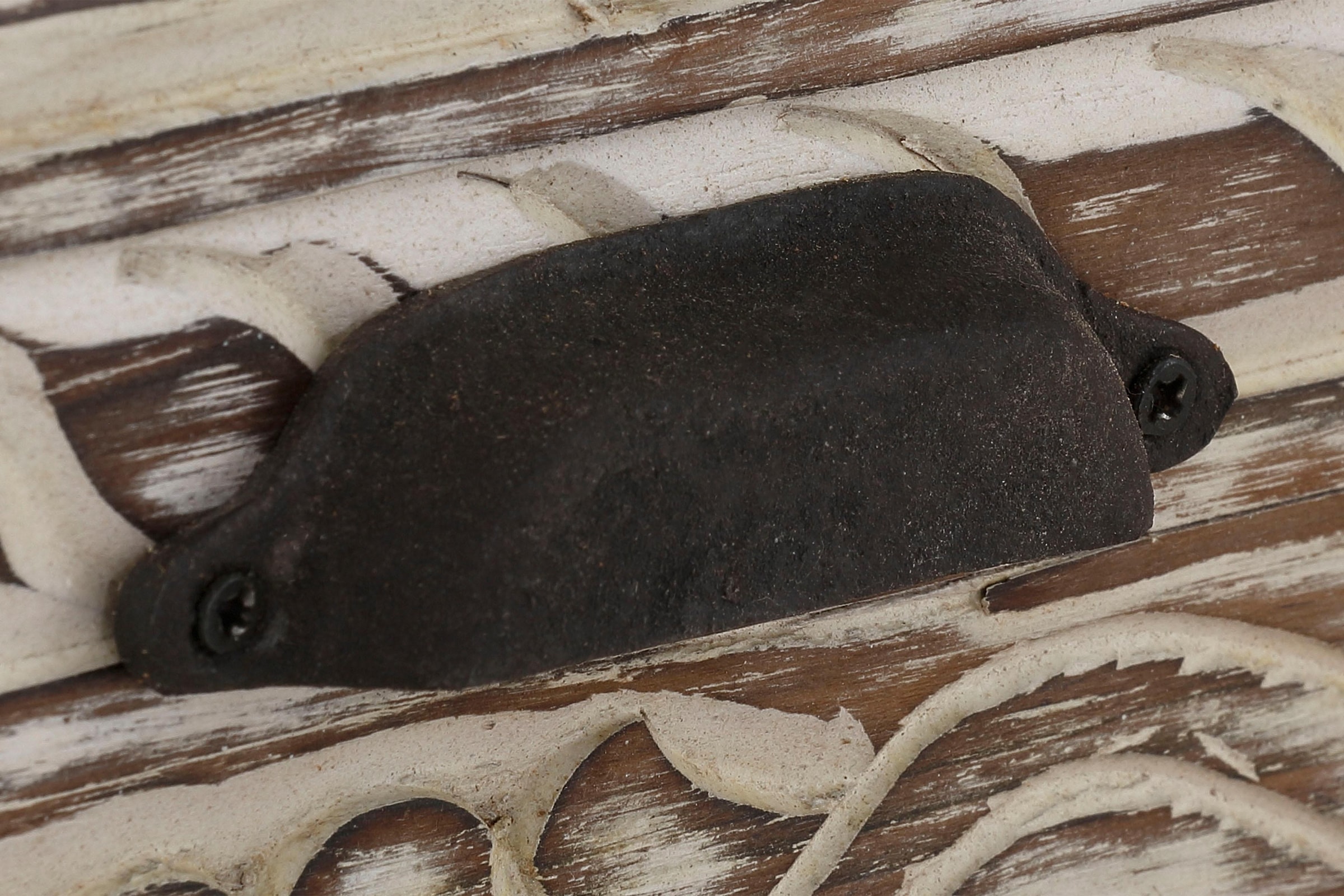 Home affaire Lowboard »Maneesh«, Kommode aus massivem Mangoholz und Stauraummöglichkeiten, Breite 135cm