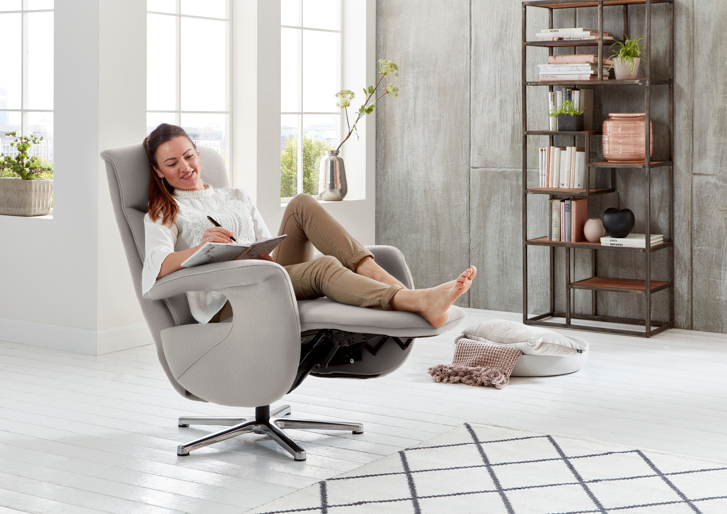 Die PlanBar Relaxsessel »MP-RS18073«, 360° drehbar, inkl. man. Kopfpolsterverstellung u. Relax-Funktion