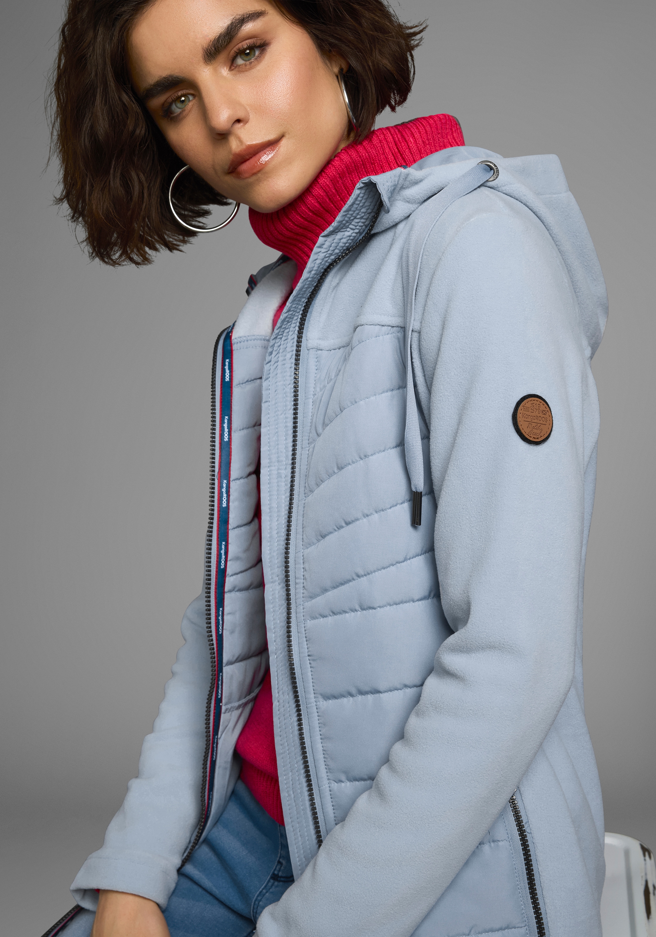 KangaROOS Langjacke, mit Kapuze, leichter Webstoff, figurbetonter Schnitt, mit Kapuze