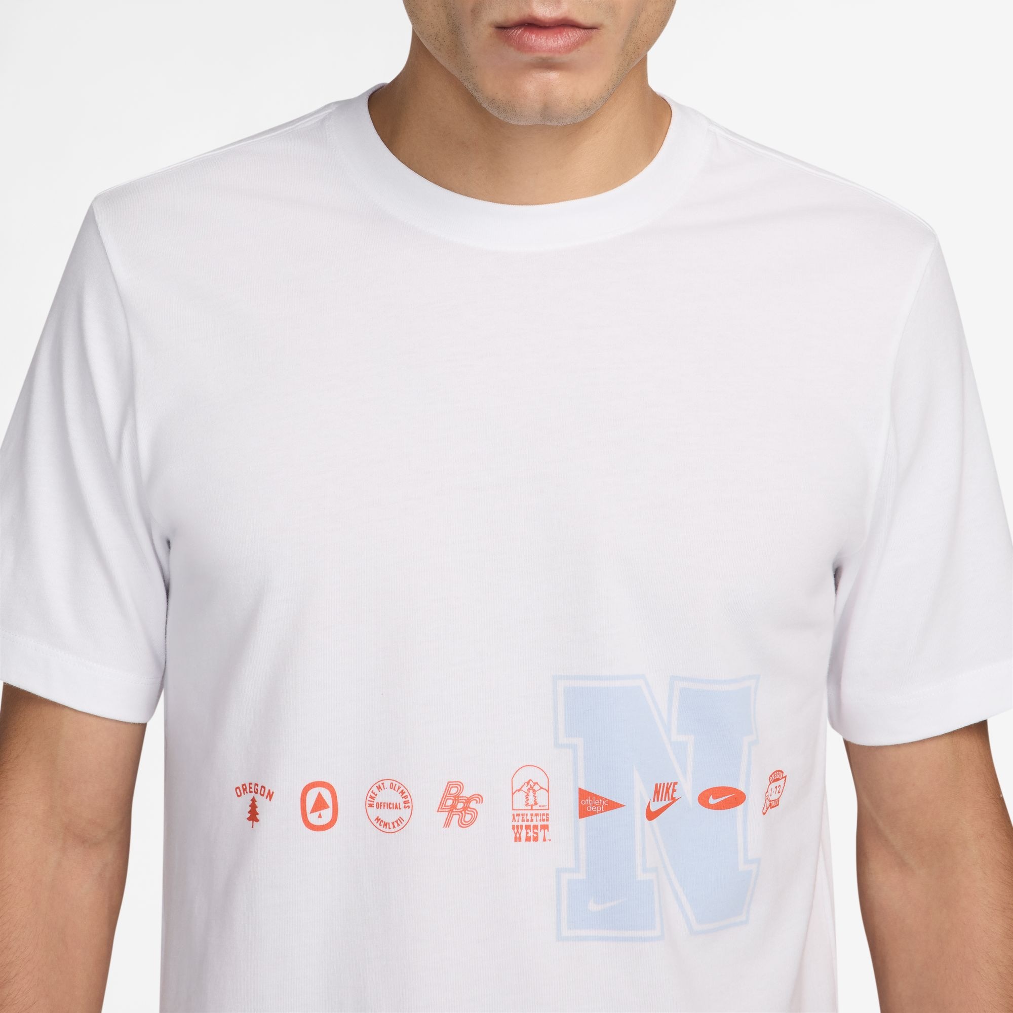 Nike T-Shirt »U NSW TEE STD CELEBRATE BRAND« für Erwachsene, sportlicher Stil, für Freizeit und Aktivitäten