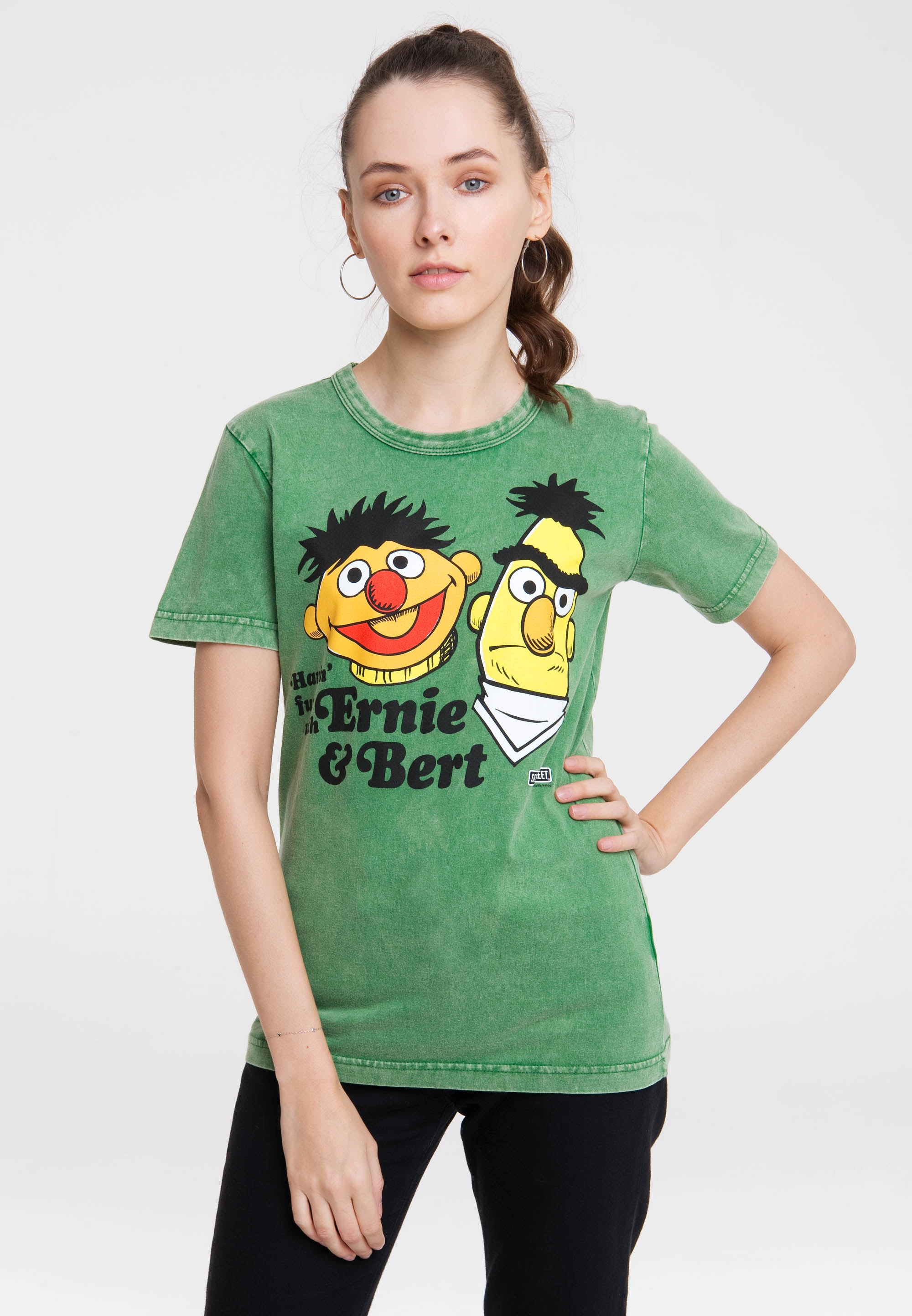 LOGOSHIRT T-Shirt »Sesamstraße - Ernie für lizenziertem Print & | bestellen Bert«, mit BAUR