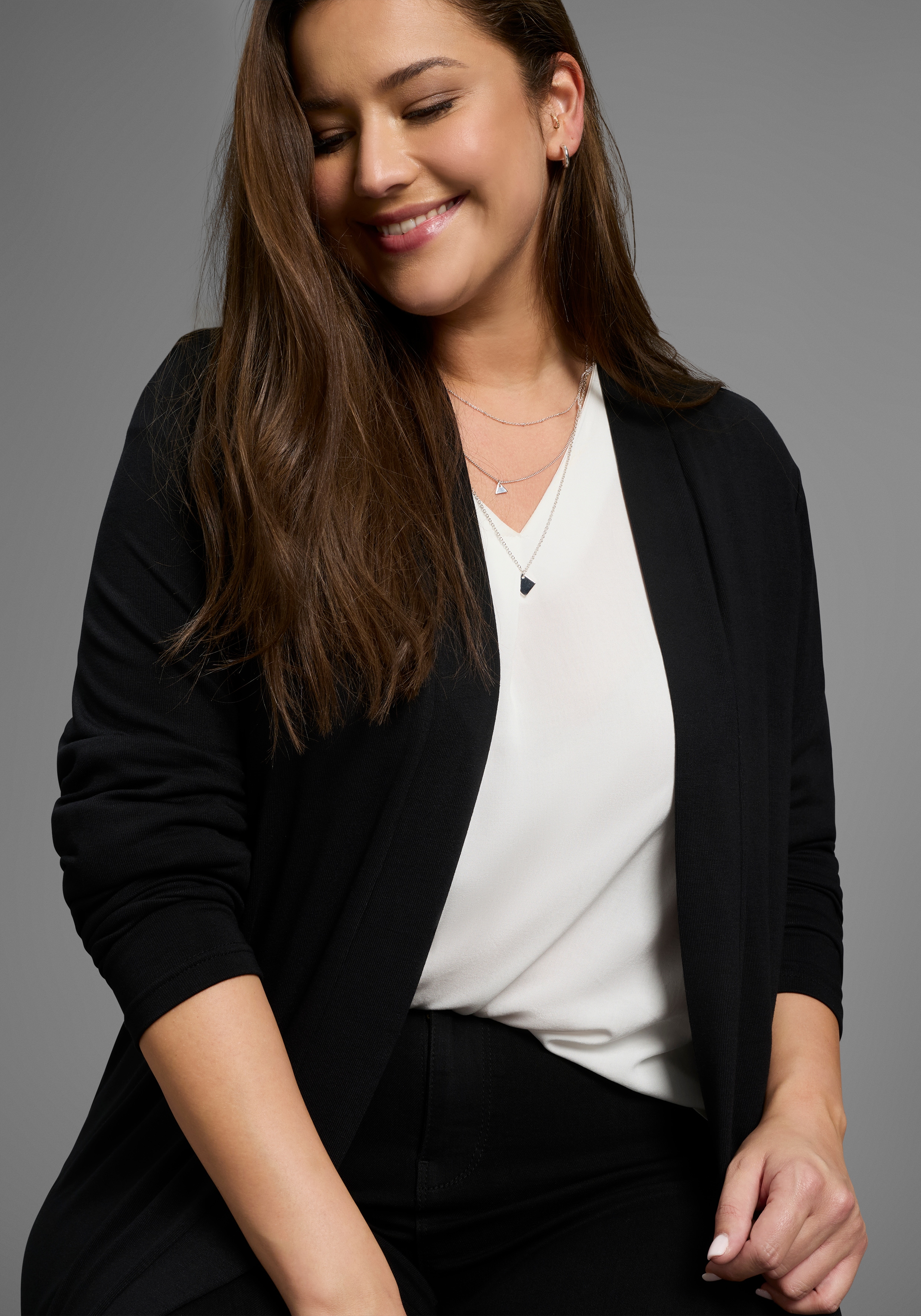 Thumbnail - Laura Scott CURVE Longstrickjacke aus weichem, angenehmem fließendem Jerseymaterial - GROSSE GRÖSSE