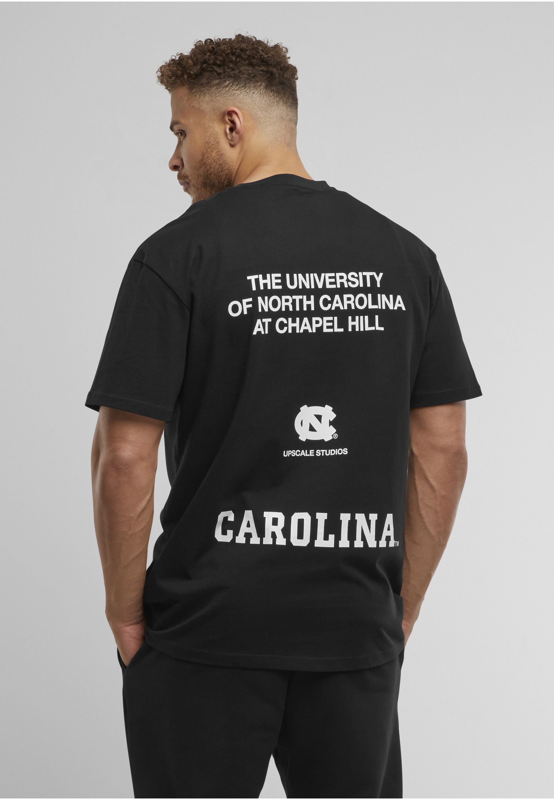 Upscale by Mister Tee T-Shirt »Upscale by Mister Tee North Carolina Seal Logo Oversize Tee« 1 Stk.