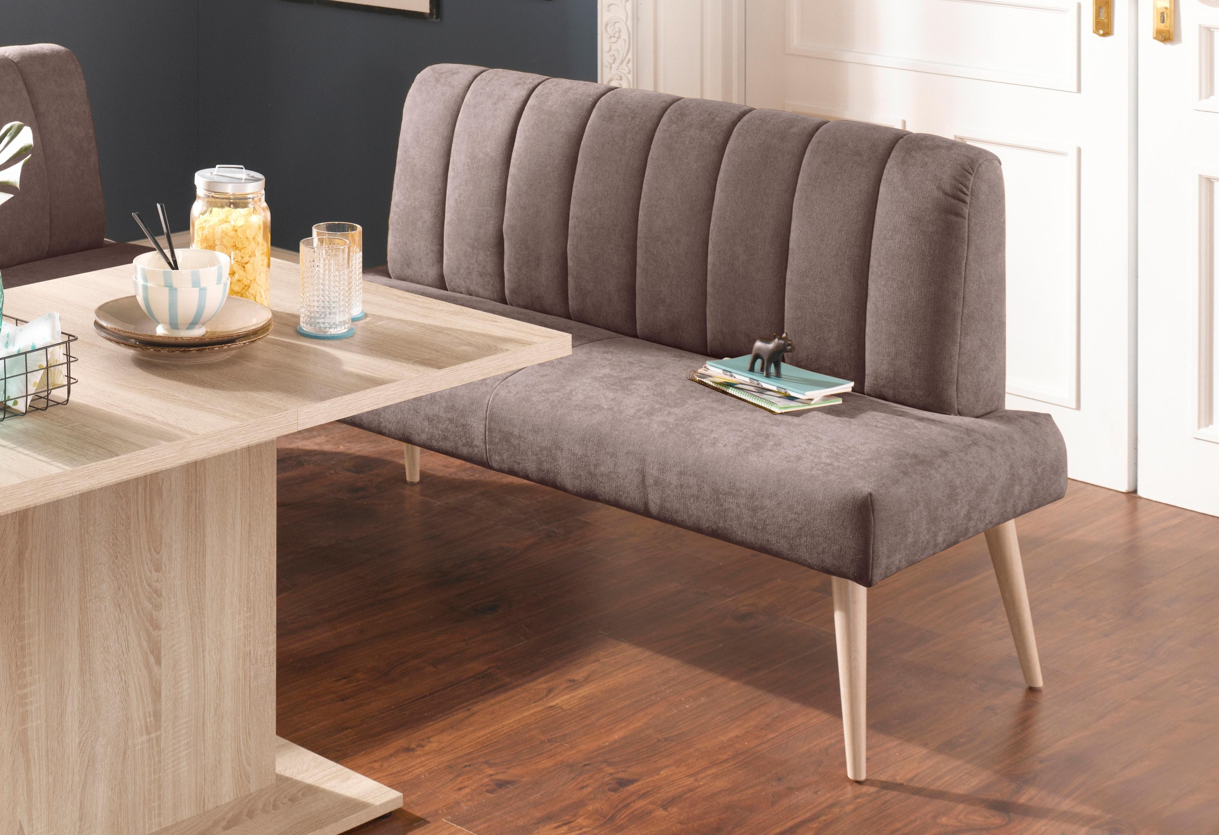 exxpo - sofa fashion "Costa, moderne Rückensteppung, bequem und elegant, hoher Holzfuß" hochwertige Detailverarbeitung, Frei im Raum stellbar