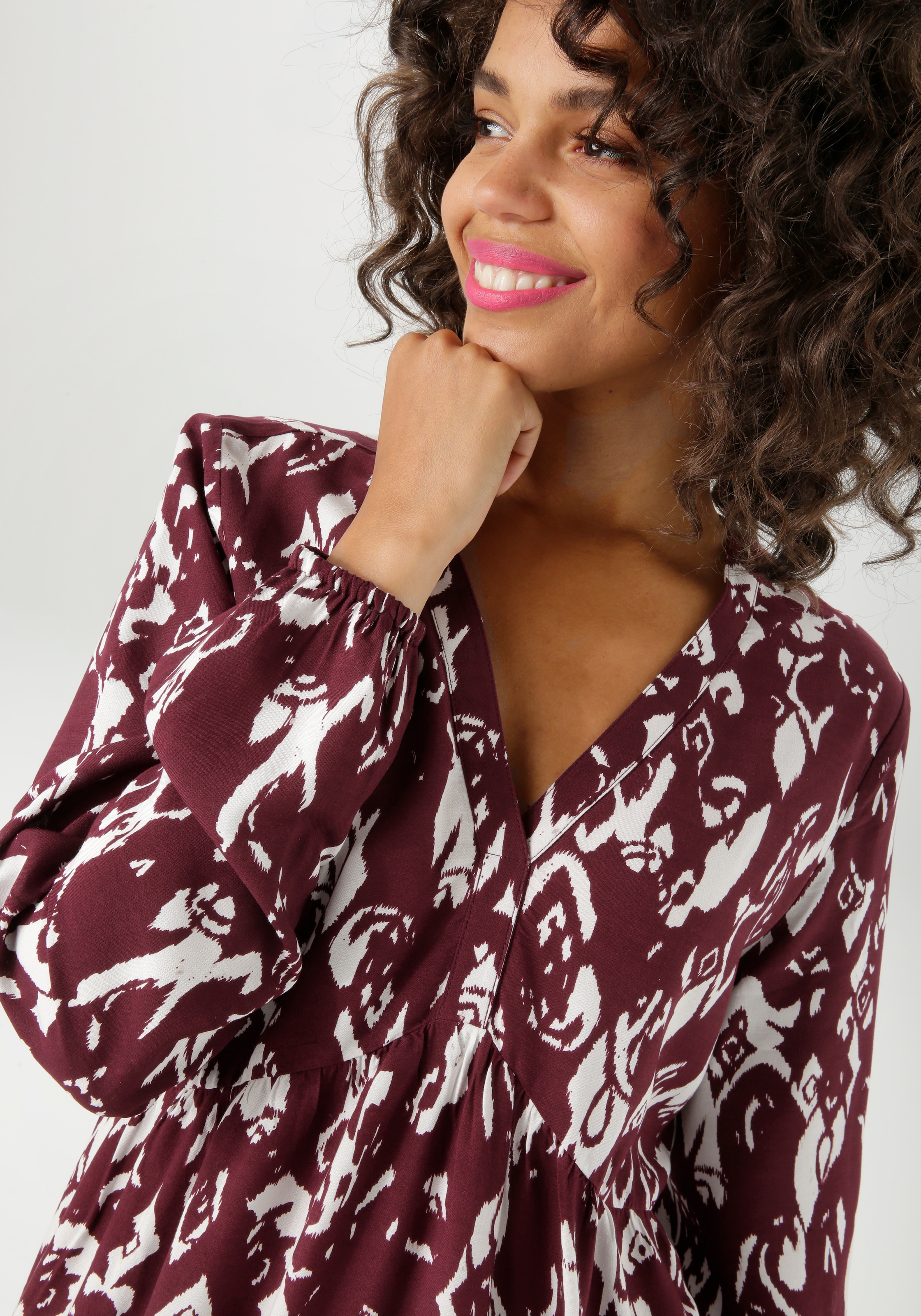 Aniston CASUAL Tunikakleid, mit kunstvollem Druck und Bordüre am Saum - NEUE KOLLEKTION
