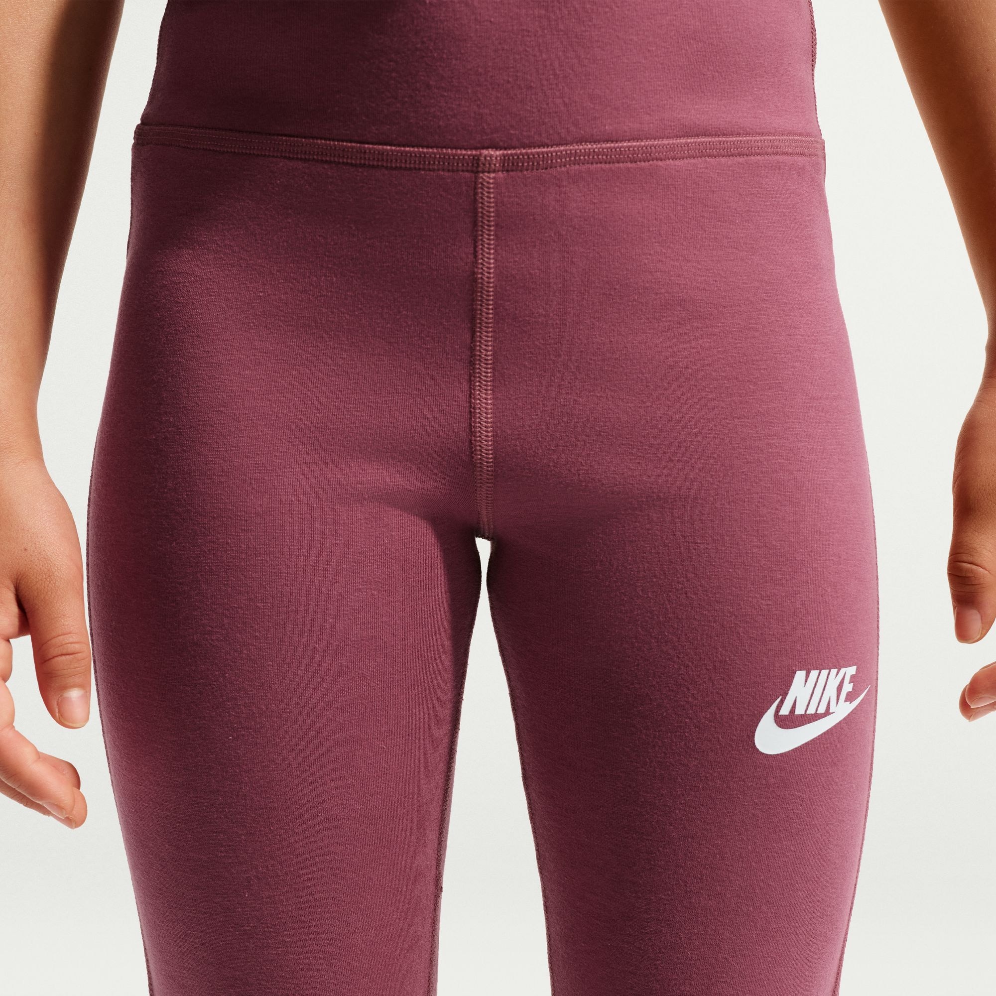 Nike Sportswear Shorts »G NSW CLSSC HR FLARE TGHT LBR«  sportlicher Stil, für Sportmode und Streetwear, vielseitig einsetzbar