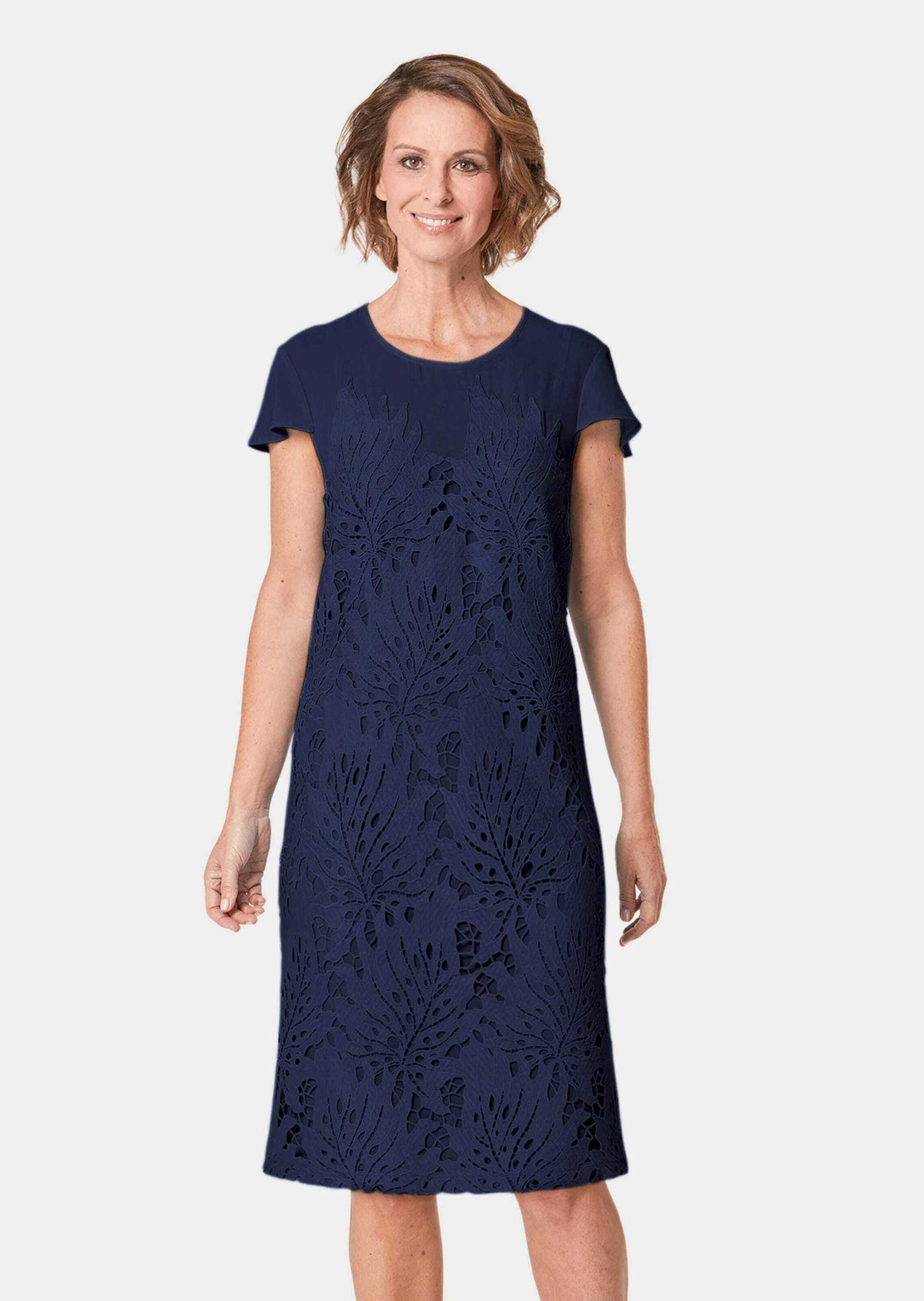 GOLDNER Abendkleid "Kleid aus sommerlicher Spitze" mit kleinen Flügelärmelc günstig online kaufen