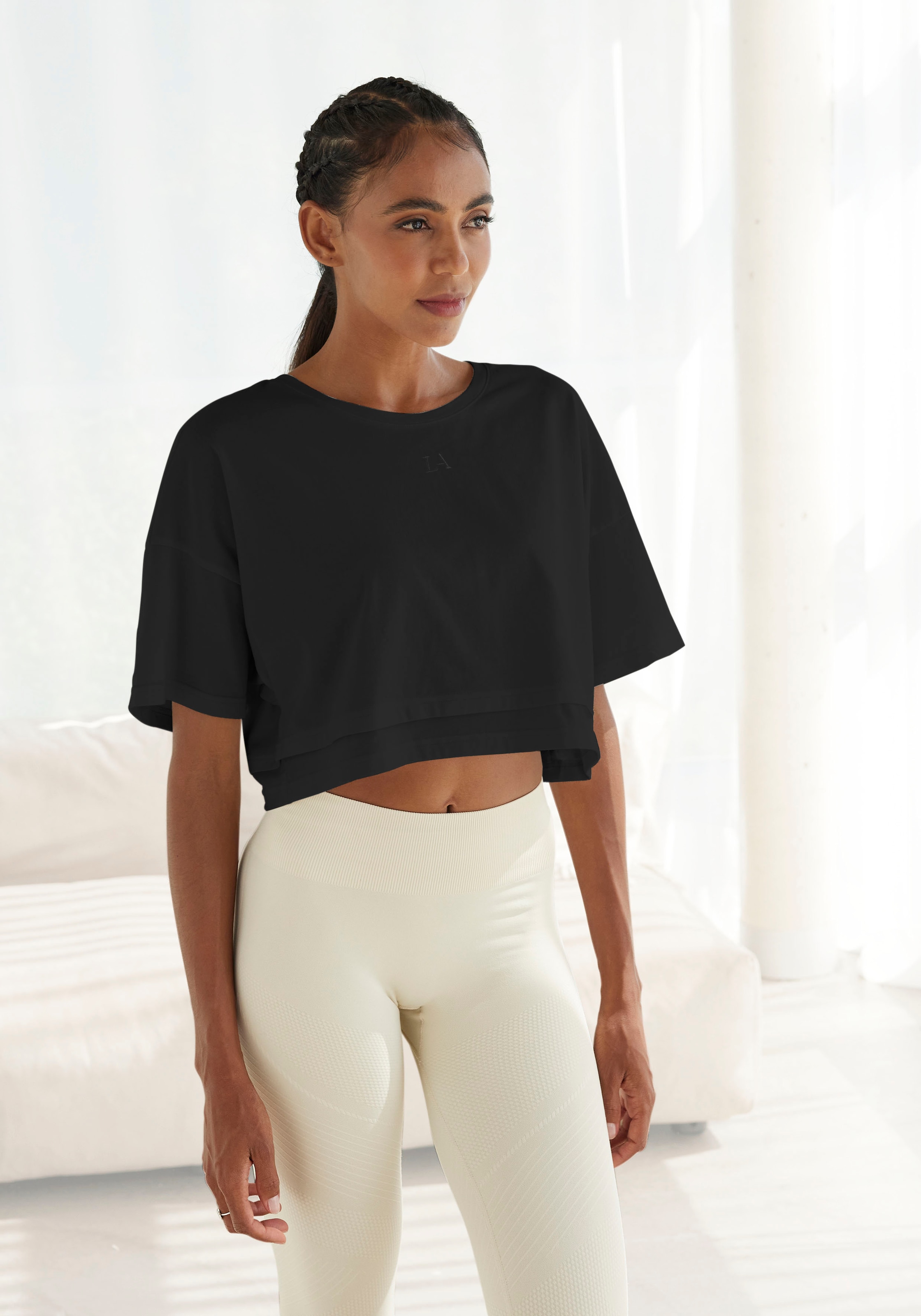 LASCANA Kurzarmshirt T-Shirt, weite Form mit Lagen-Look