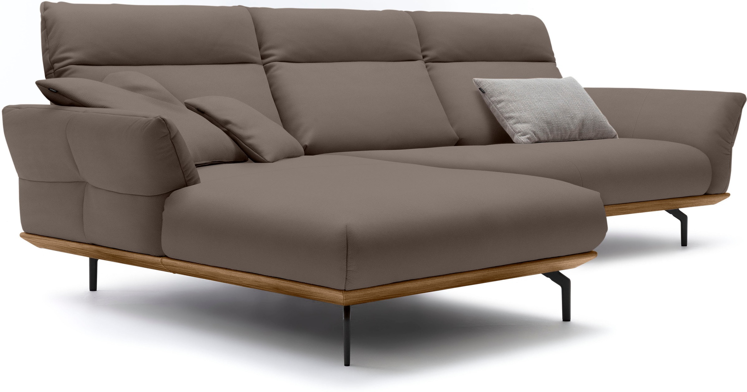 Creation BY ROLF BENZ Ecksofa »CR.460«, Sockel in Nussbaum, Winkelfüße in Umbragrau, Breite 318 cm