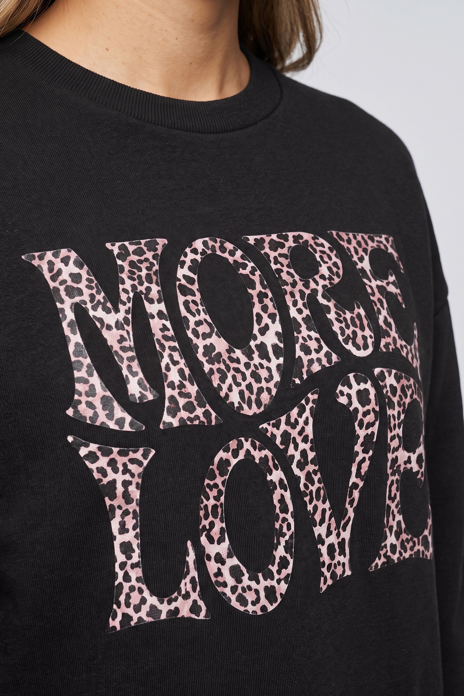 Alife & Kickin Sweatshirt , Schriftzug More Love, breite Rippbündchen, Relaxed Fit
