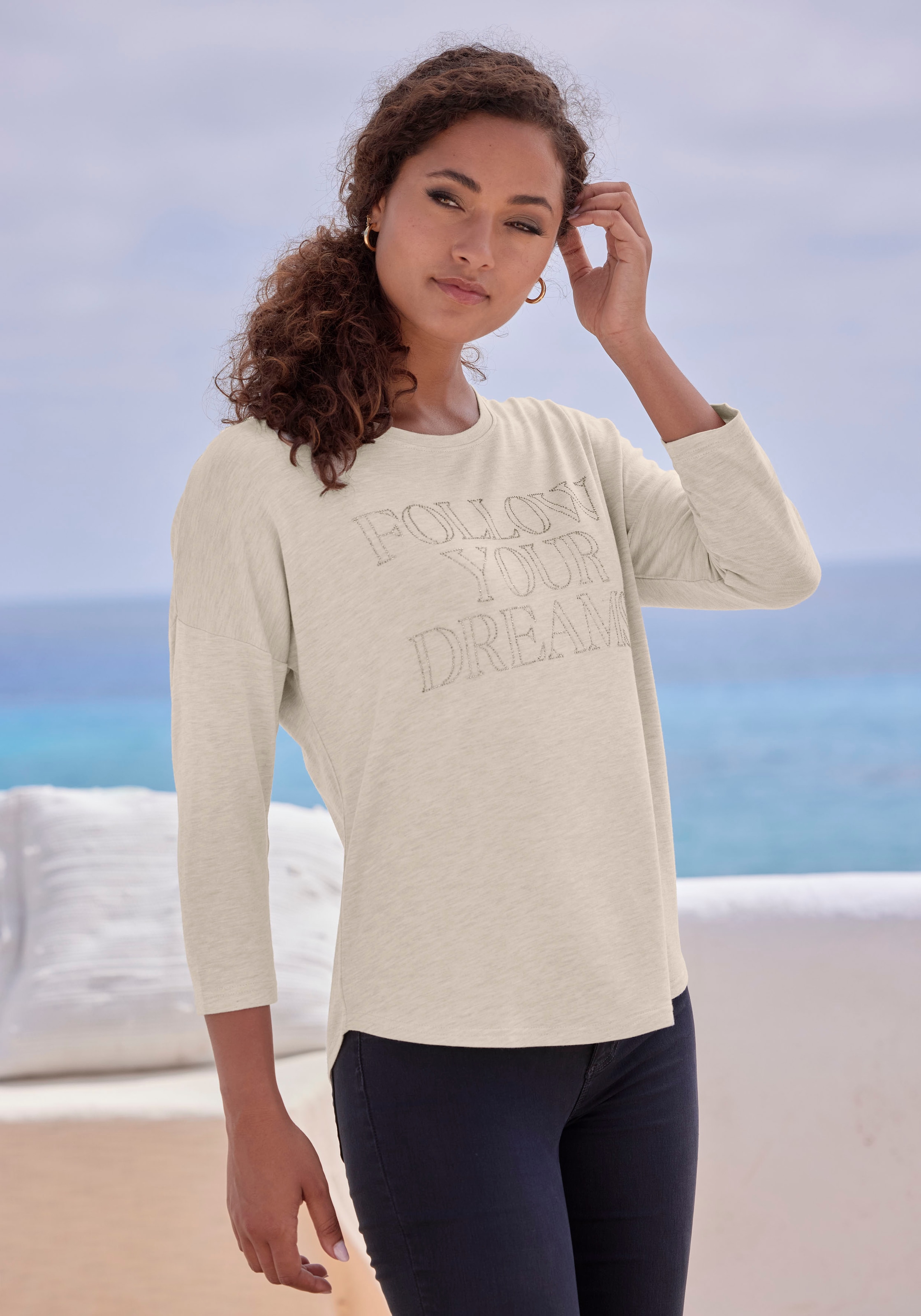 LASCANA 3/4-Arm-Shirt »mit Schriftzug aus Strasssteinen«, aus hochwertiger French Terry-Qualität aus Viskose