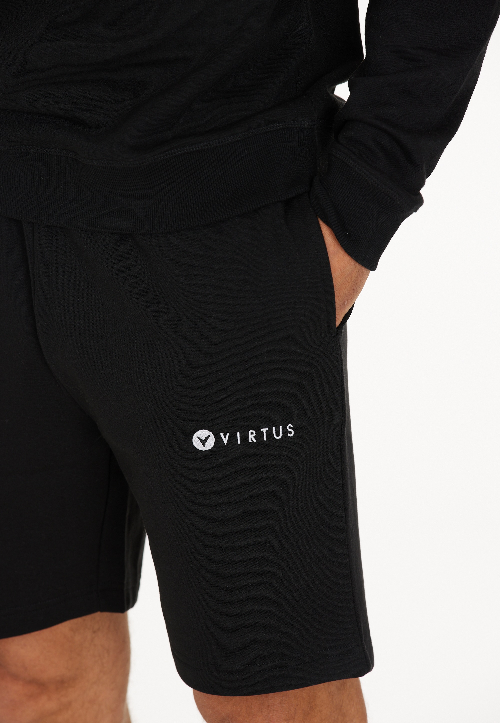 Virtus Shorts »Kritow«, in sportlichem Design