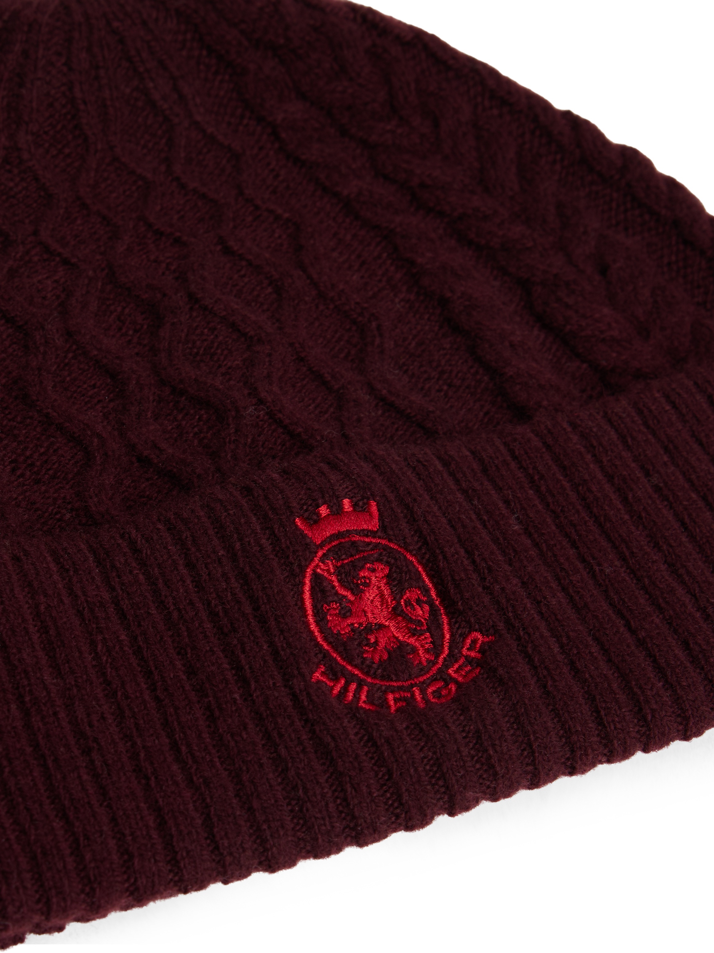 Tommy Hilfiger Beanie »TH CREST KNIT« Zopfstrickmuster, mit TH-Wappen
