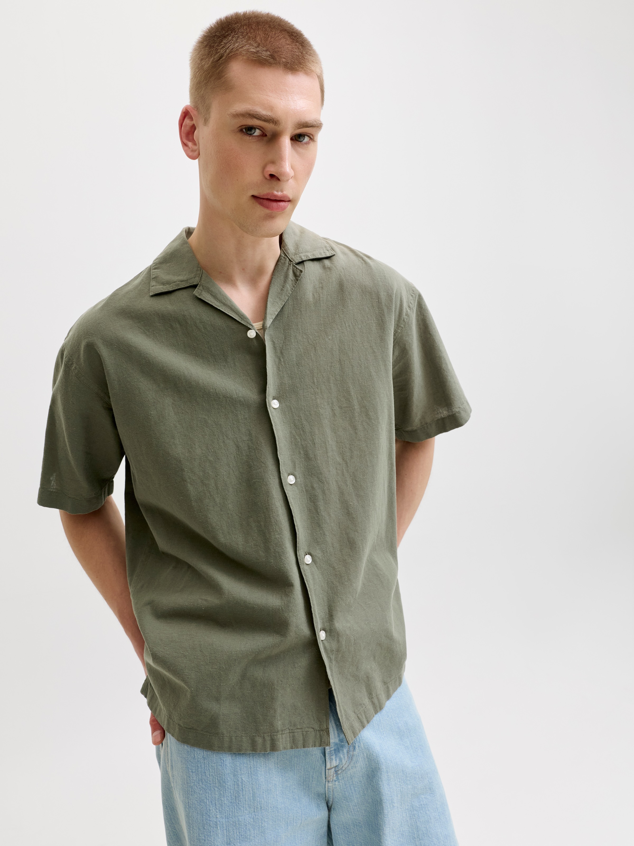 Jack & Jones Kurzarmhemd "JJEBREEZE LINEN BLEND RESORT SHIRT SS SN" mit Kno günstig online kaufen