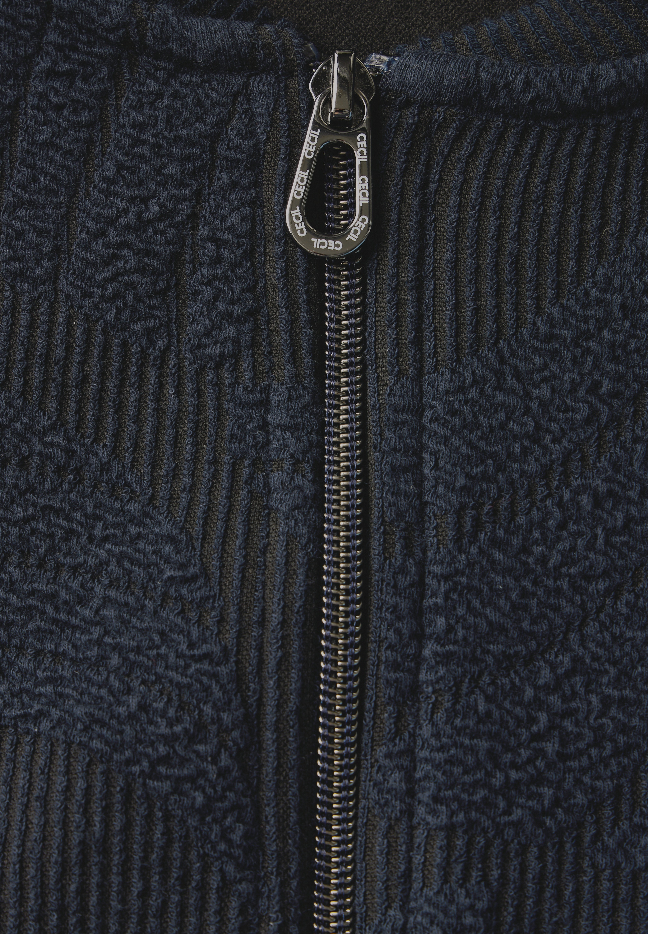 Cecil Cardigan, mit Stehkragen