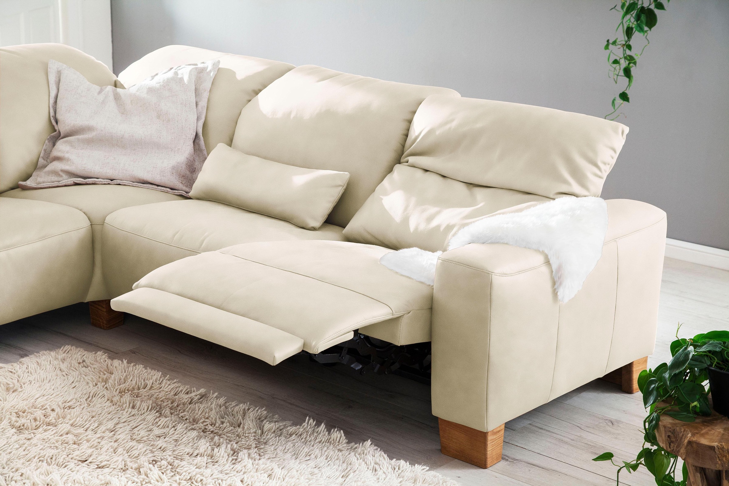 Home affaire Ecksofa »Juist L-Form«, mit Kopfteilverstellung und schwarzen Metallkufen