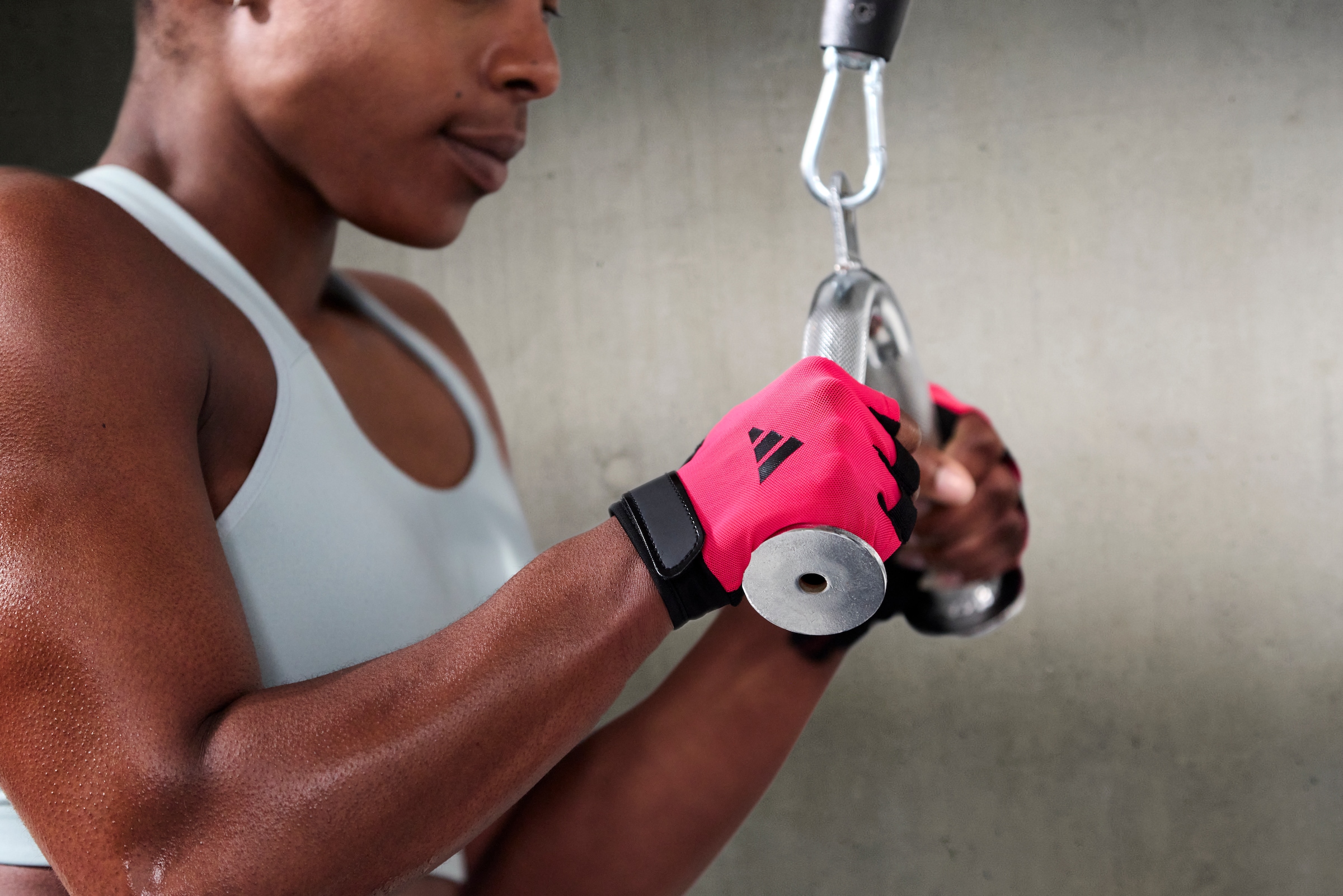 adidas Performance Trainingsstation »adidas Cable Crossover - Kabelzugstation mit Rack« 2 Gewichtsblöcke 2×80 kg Kabelzug, Rack, 40-fach verstellbar & Landmineen)