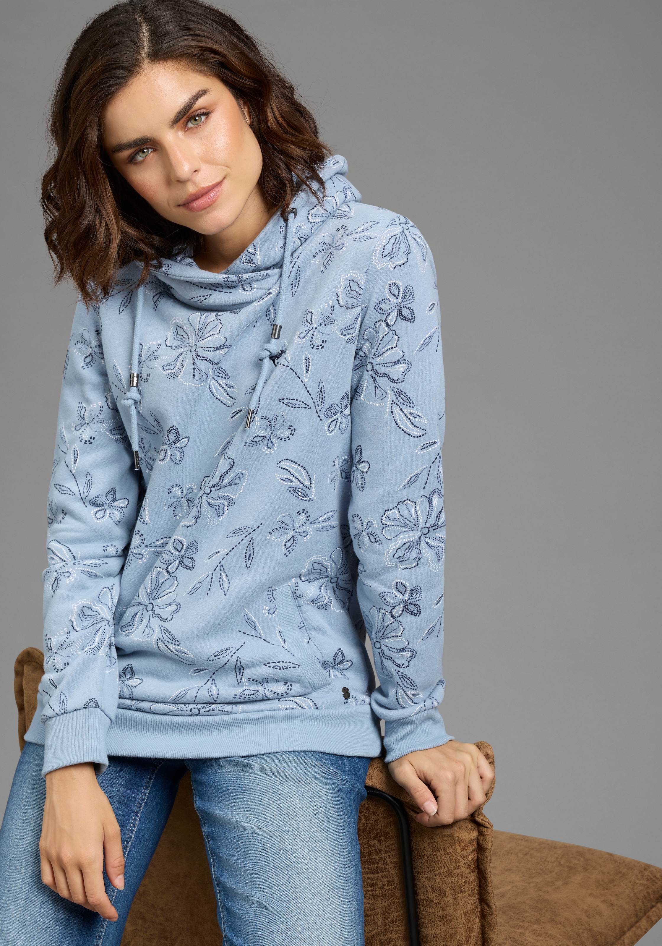 KangaROOS Sweatshirt, mit hohem Stehkragen, hüftbedeckende Länge, figurumspielende Passform