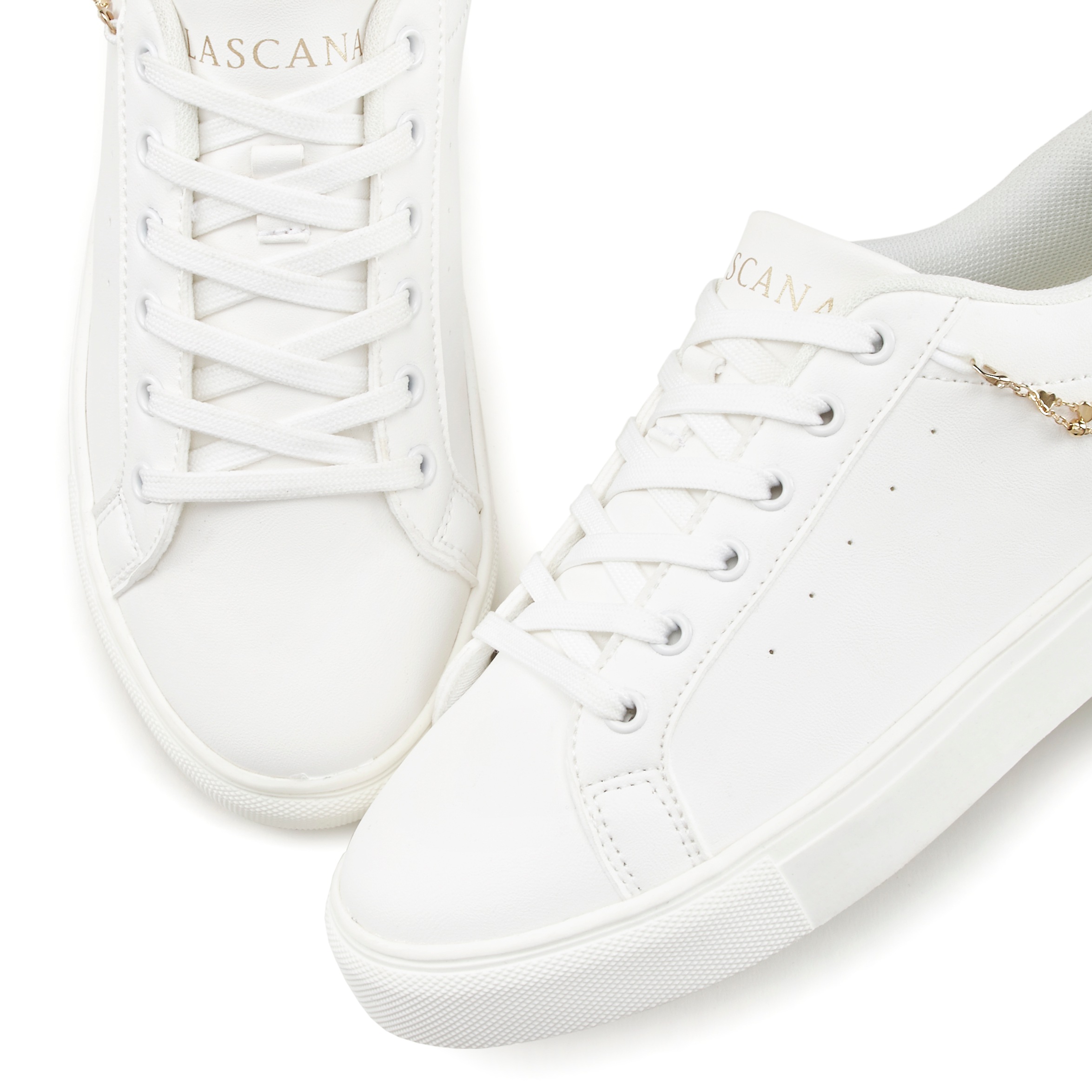 Sneaker LASCANA, Damen, Gr. 39, weiß, Obermaterial: 100% Lederimitat. Decksohle: 100% Textilmaterial. Futter: 100% Textilmaterial. Laufsohle: 100% Synthetik, unifarben, Schuhe Sneaker, modisches Ketten-Element, Schnürhalbschuhe, Freizeitschuhe VEGAN 3