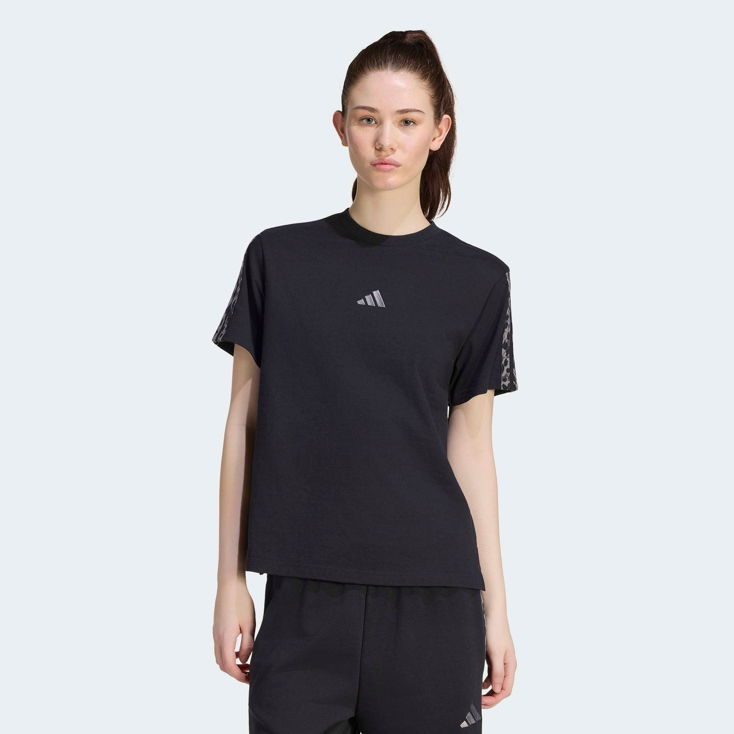 adidas Sportswear T-Shirt »W AOP 3S SJ TEE« mit Rundhalsausschnitt, ohne Verschluss, aus Baumwolle