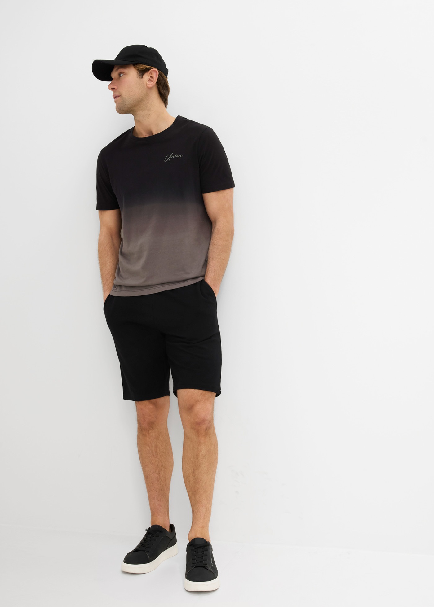 bonprix T-Shirt »T-Shirt und Sweat-Bermuda (2-tlg.Set) aus reiner Baumwolle« Set, 2er, 2 regular fit, Kurzarm, zweiteiliges Set mit Sweat-Bermuda