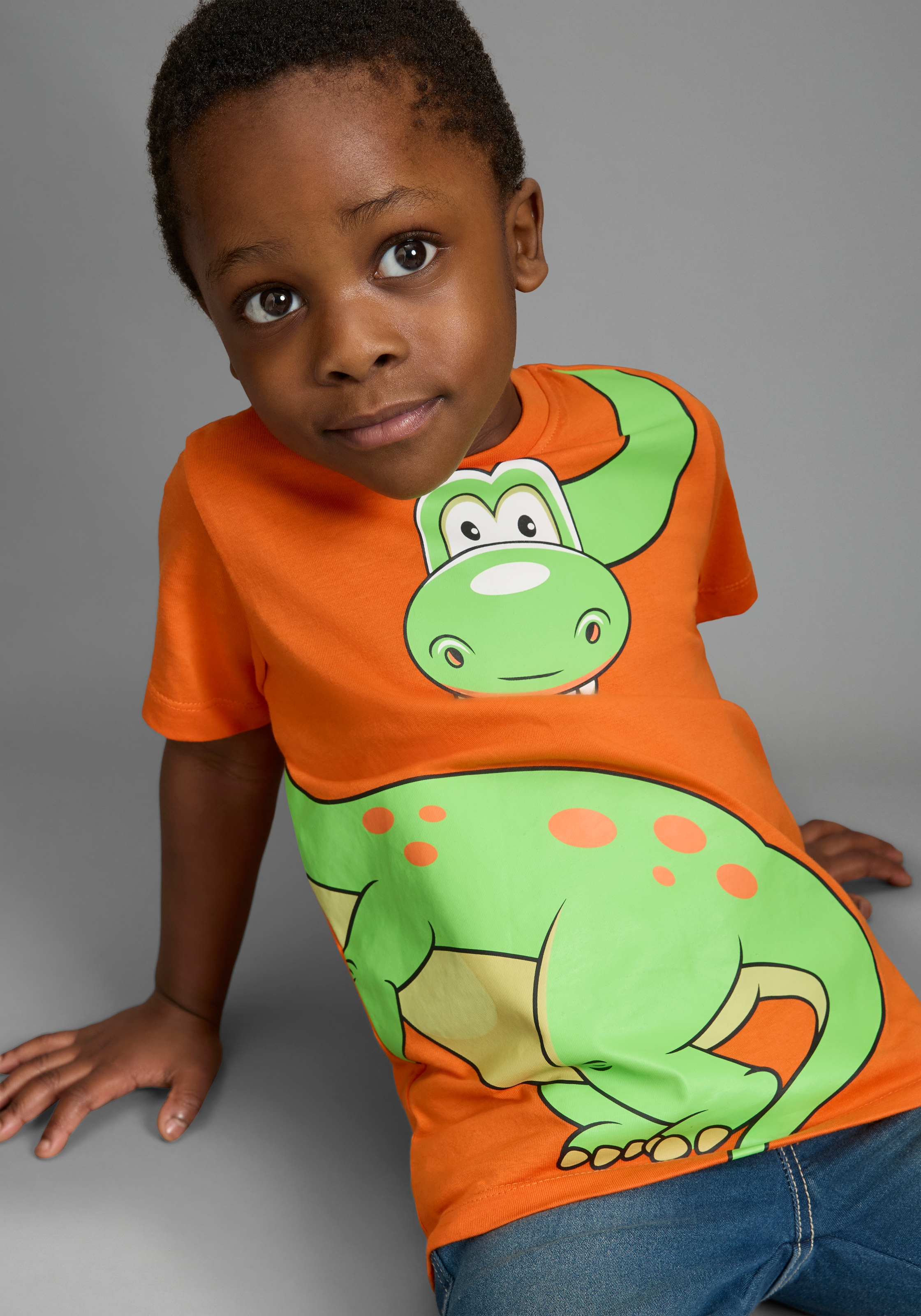 KIDSWORLD T-Shirt »Mit großem Druck: GREEN DINO« Kurzarm,  Basic-Passform,  bedruckt,  Rundhalsausschnitt
