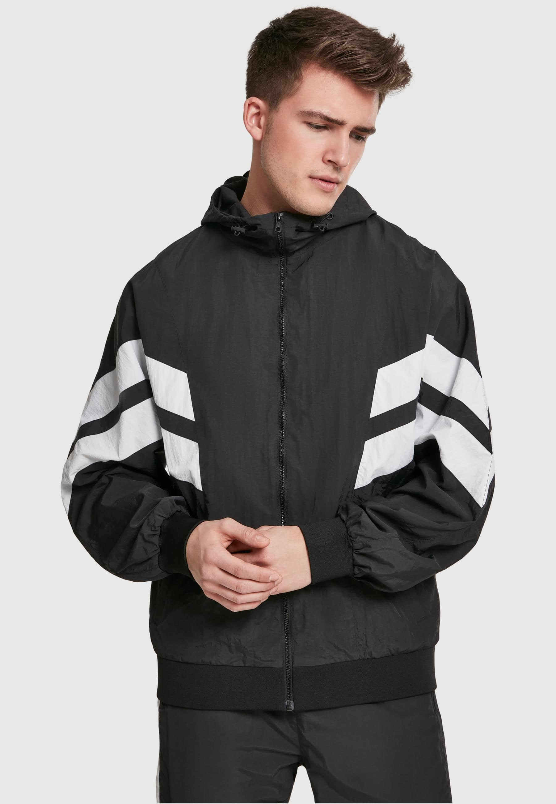 URBAN CLASSICS Allwetterjacke »Urban Classics Herren Crinkle Panel Track Jacket«, (1 St.), mit Kapuze
