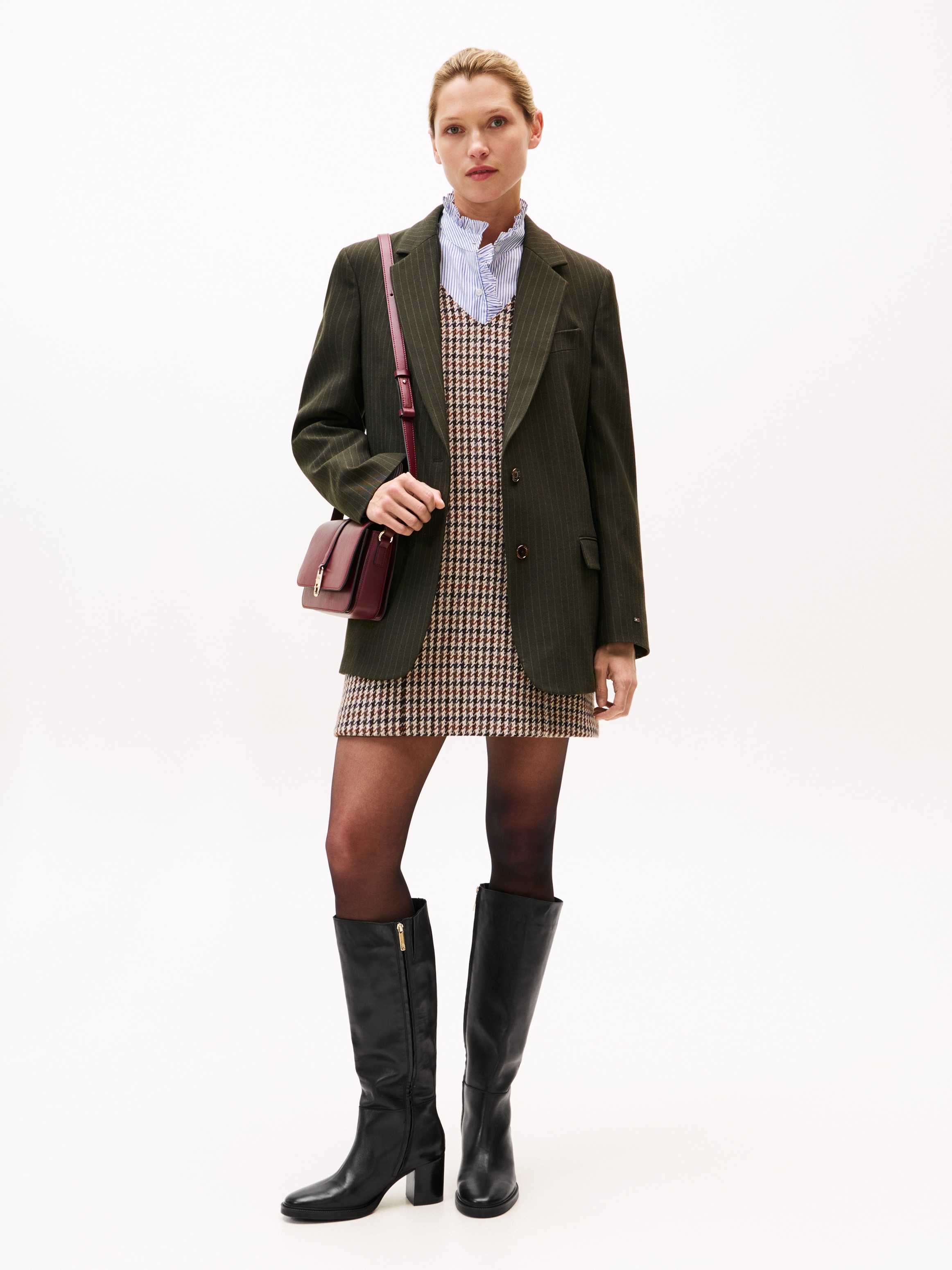 Tommy Hilfiger Stiefel »STACKED HEEL LEATHER LONG BOOT«, Blockabsatz, Langschaftstiefel mit goldfarbenem Logo-Schmuckelement