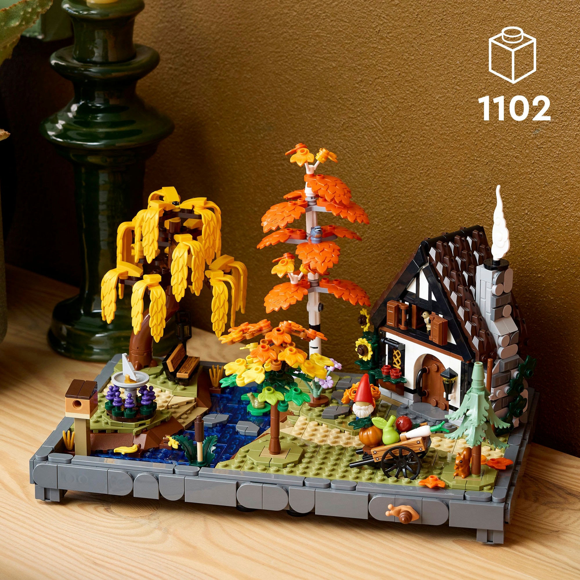 LEGO® Konstruktionsspielsteine »Herbstlicher Landhausgarten (11372), LEGO Icons« Made in Europe