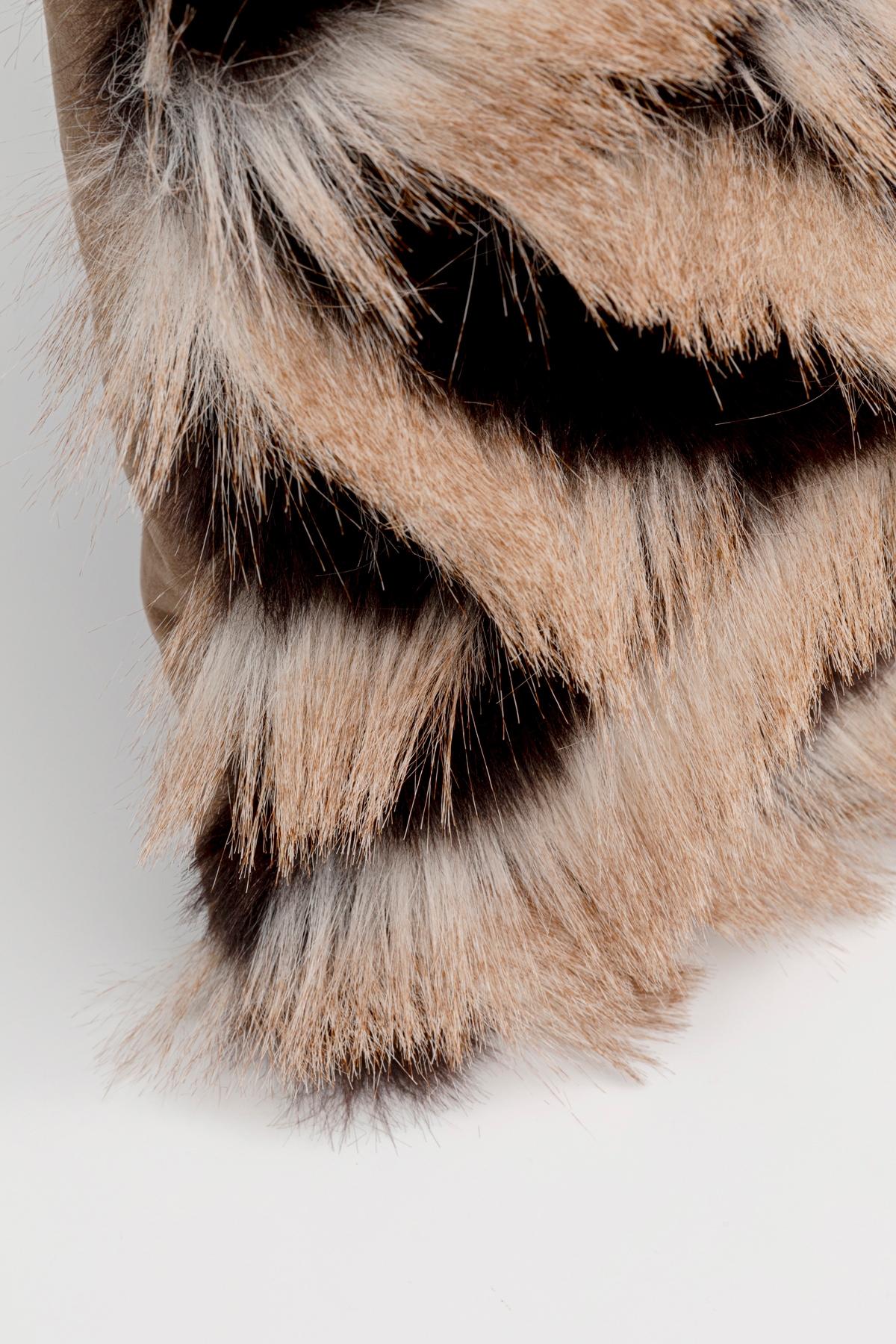 Kare Design Dekokissen »Glammer, Kissenhülle mit Füllung, 45x45 cm« stützt Kopf und Nacken angenehm und sorgt für erholsamen Schlaf