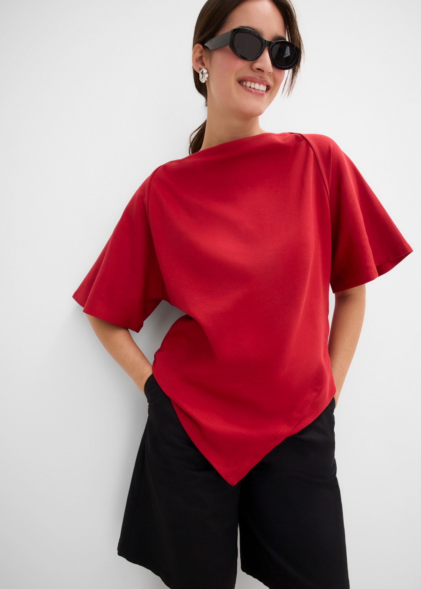 bonprix T-Shirt mit Wasserfallausschnitt, asymmetrischer Saum, Kurzarm-Design