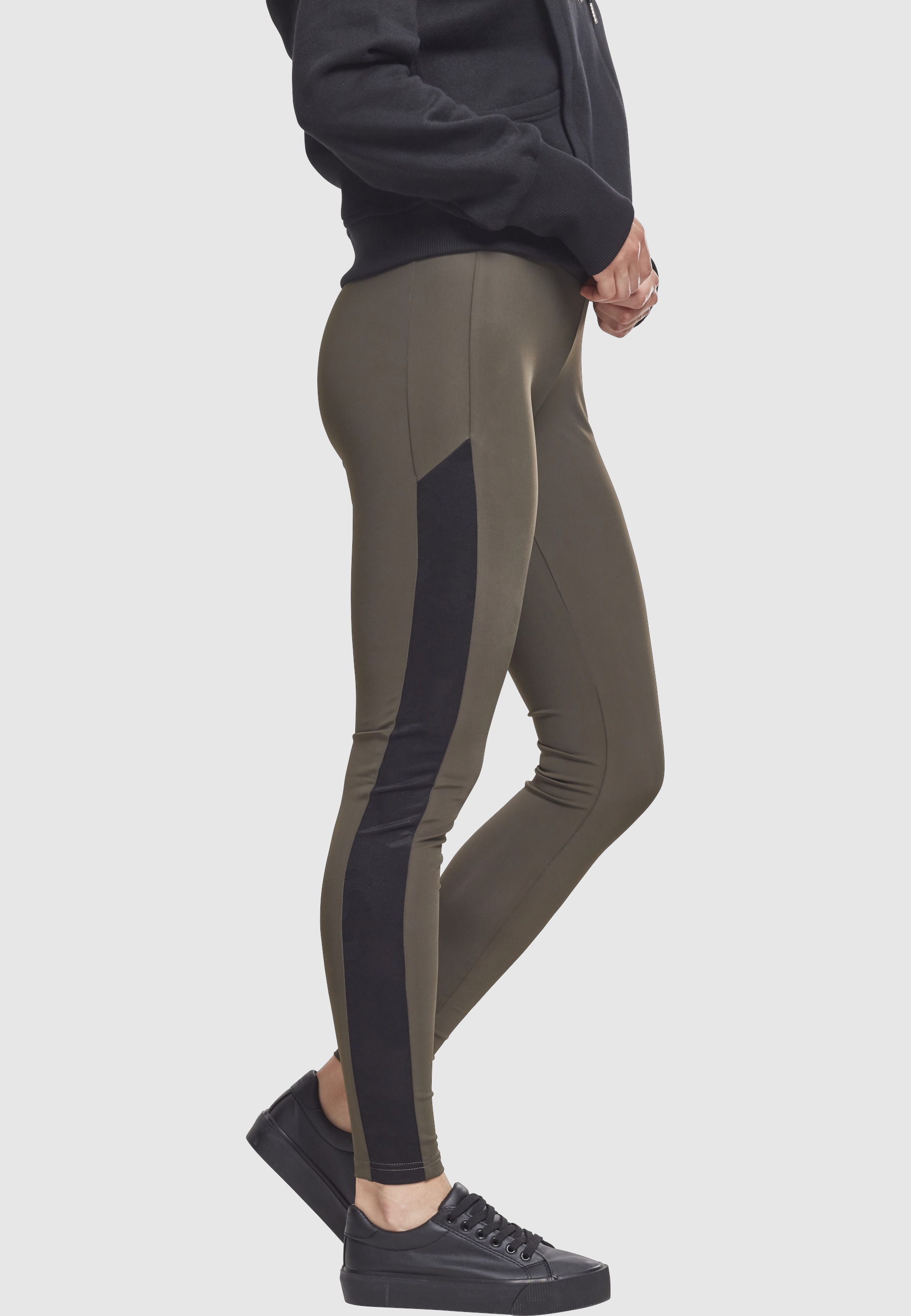 URBAN CLASSICS Leggings »Urban Classics Damen Ladies Jacquard Camo Striped Leggings«