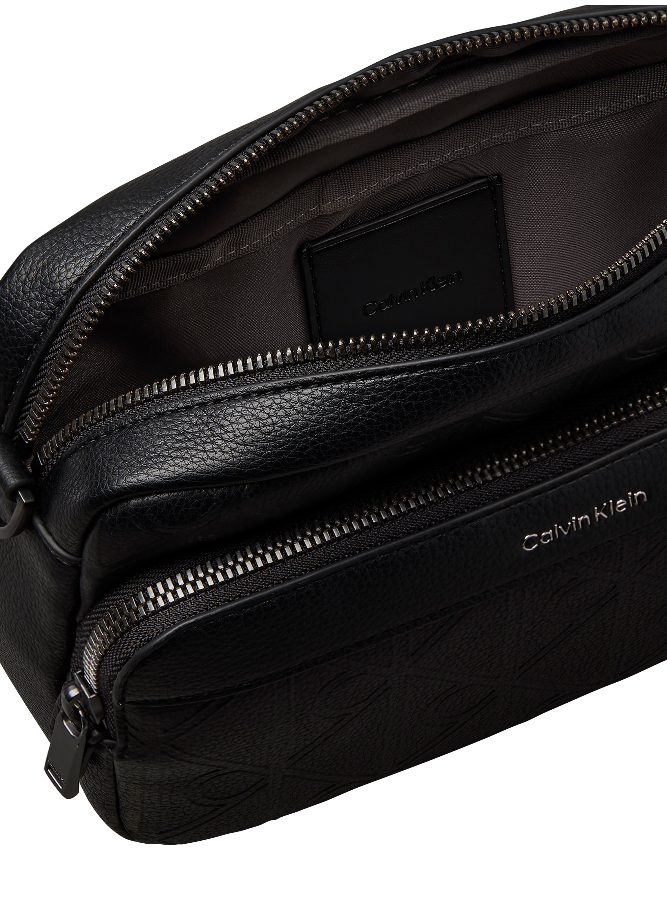 Calvin Klein Umhängetasche »EMBLEM AOP DEBOSS CAMERA BAG« Crossbody Bag, Schultertasche mit CK-Logoprägung und Fronttasche