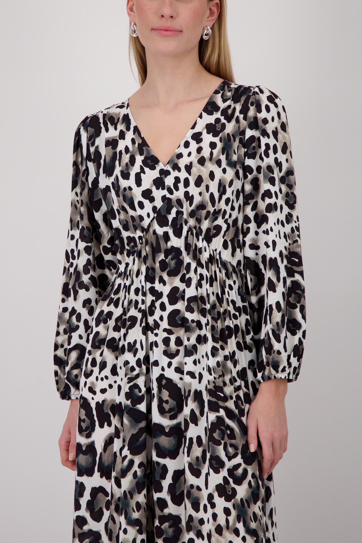 Monari Maxikleid »Kleid Leodruck allover« Ohne Tasche Regular fit mit Leomuster
