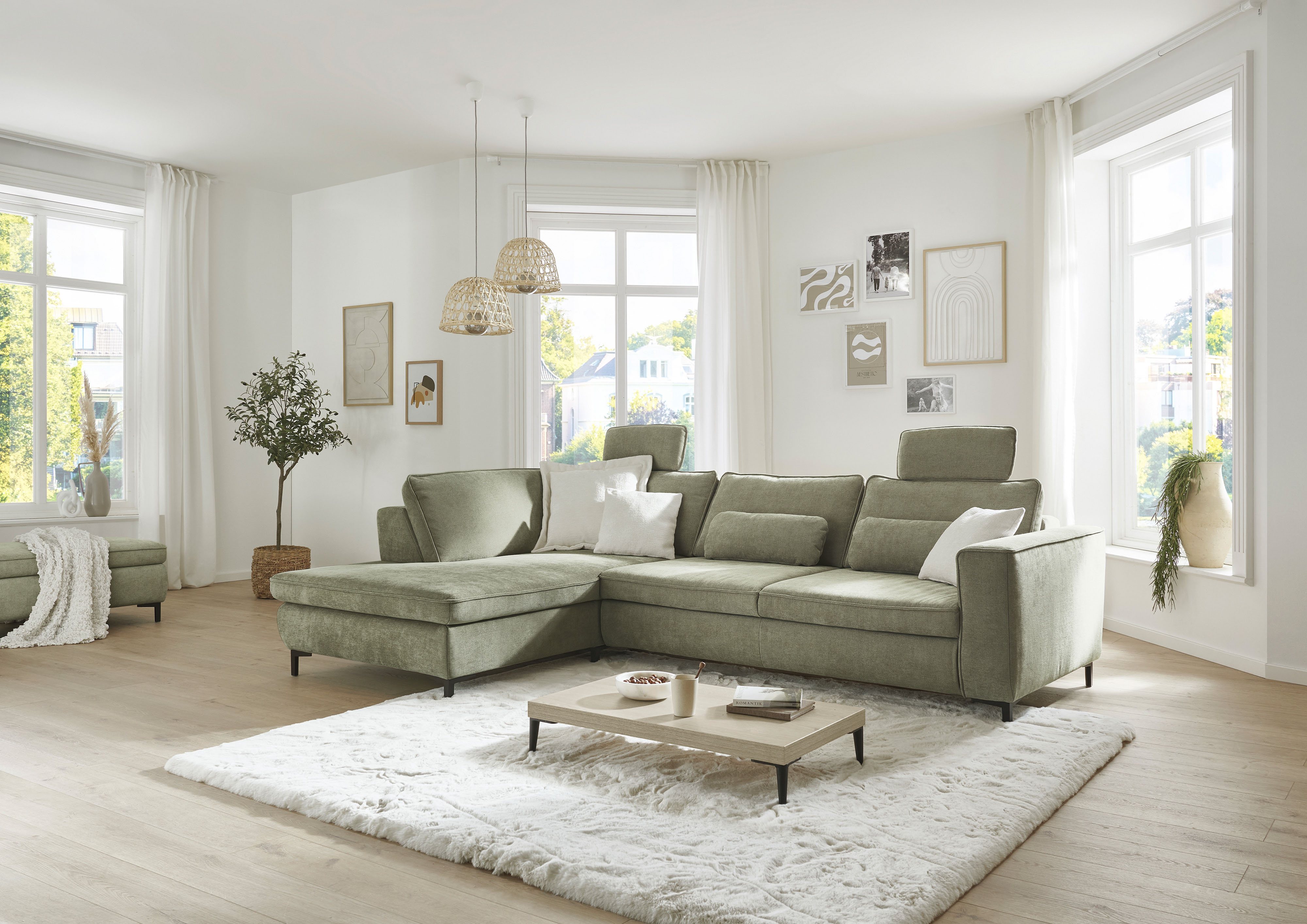 Die PlanBar Ecksofa "MP-IN24153, L-Form, Breite 289 cm" wahlweise mit Schlaffunktion und verstellbaren Kopfstützen