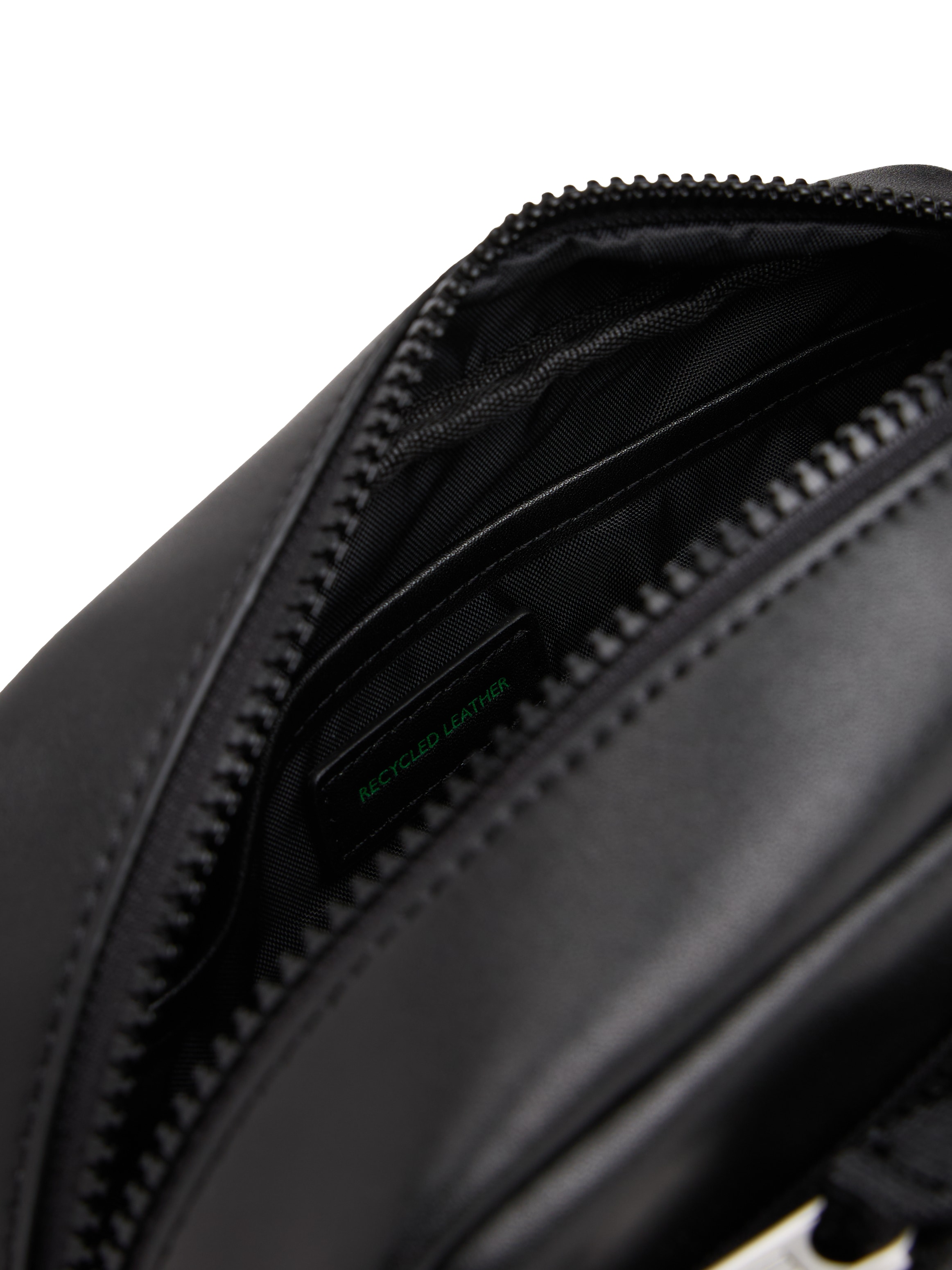 Tommy Jeans Kulturbeutel »TJM LINEAR LEATHER WASHBAG«, Reise, Unisex-Minibag mit Logoschriftzug