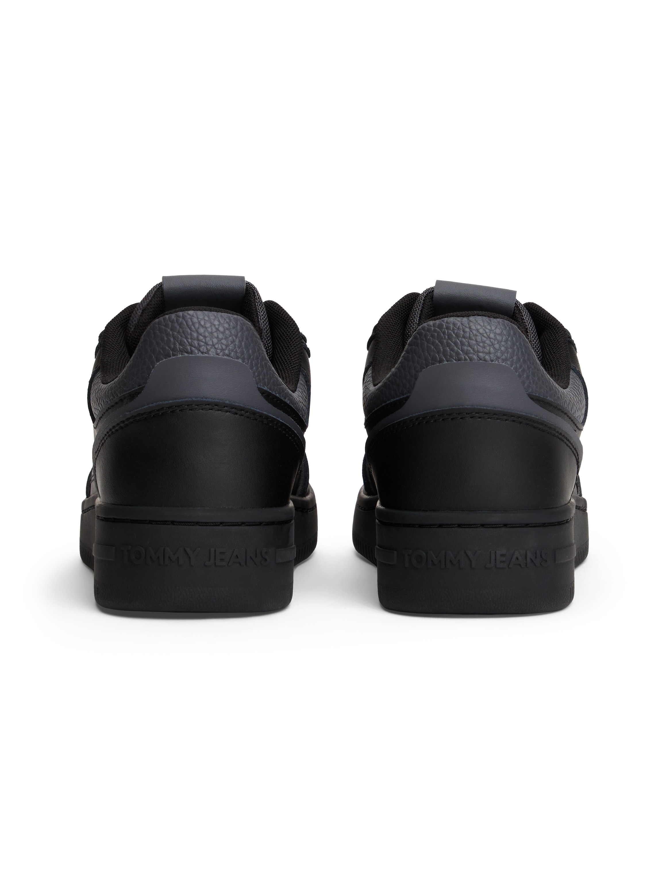 Tommy Jeans Plateausneaker »TJW RETRO BASKET SNEAKER«, Freizeitschuh, Halbschuh, Schnürschuh mit geprägter Logoflagge