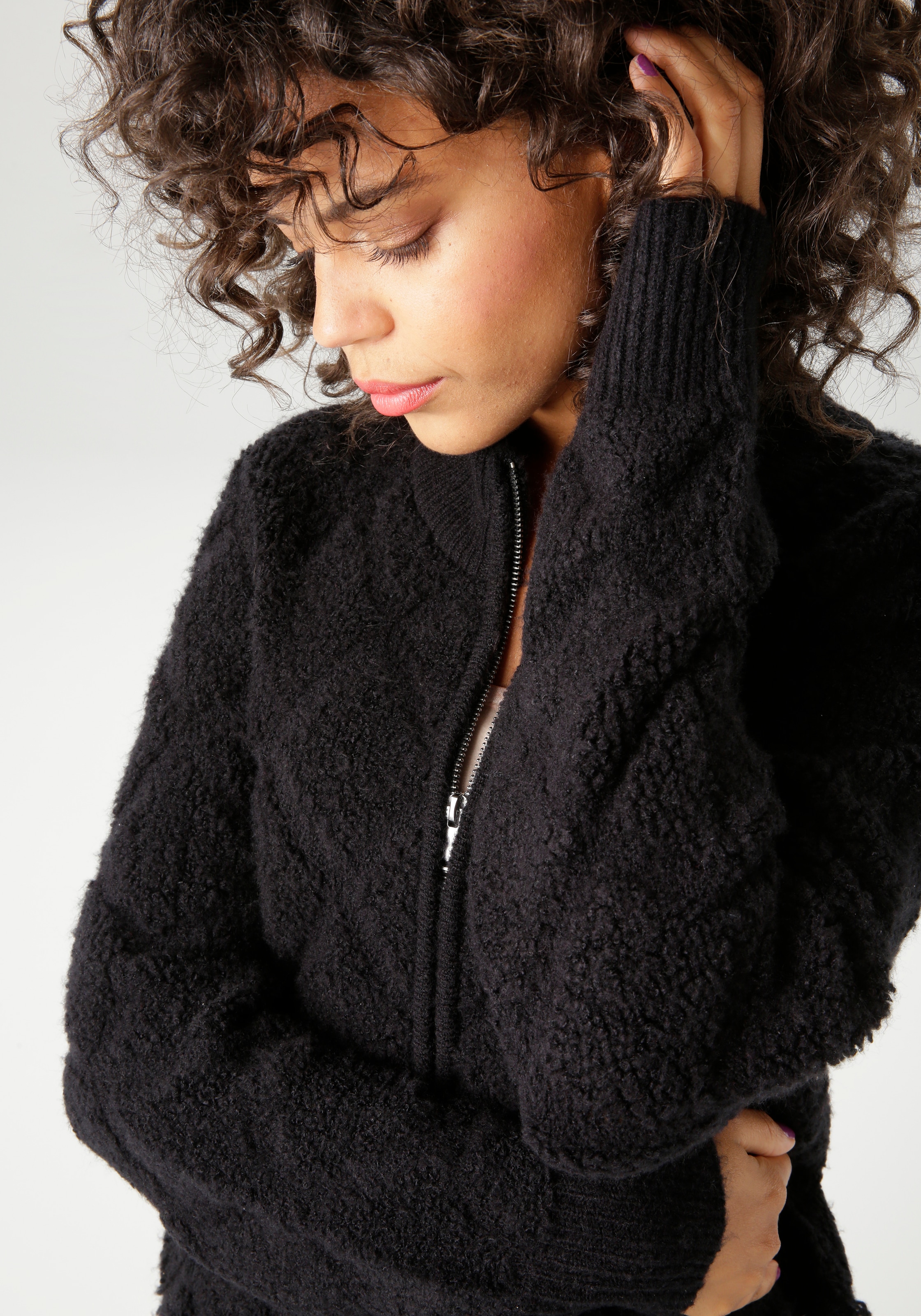 Aniston CASUAL Strickjacke mit dezentem Rauten-Muster im 3D-Effekt