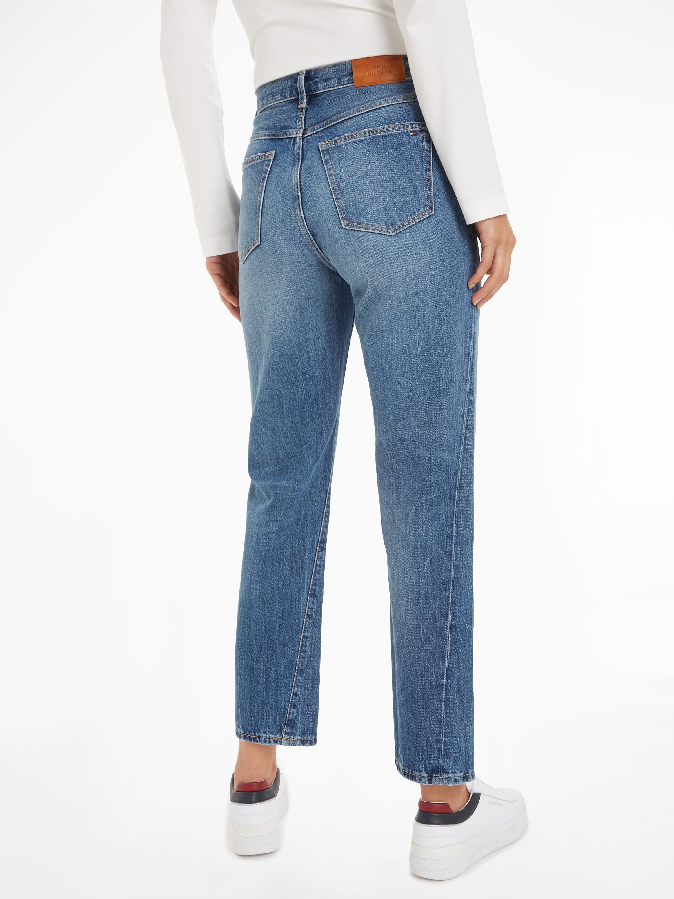 Tommy Hilfiger Straight-Jeans »CLASSIC STRAIGHT HW A TWIST BETH«, mit Tommy Hilfiger Logo-Badge