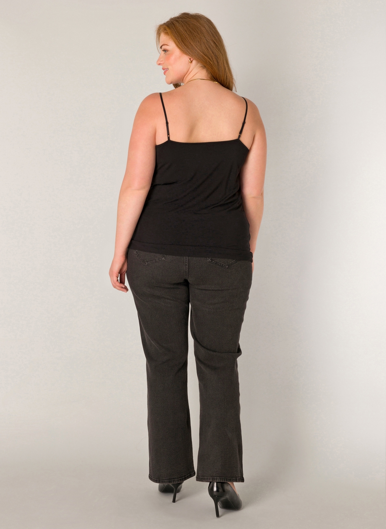 Base Level Curvy Spitzentop mit Spaghetti-Trägern