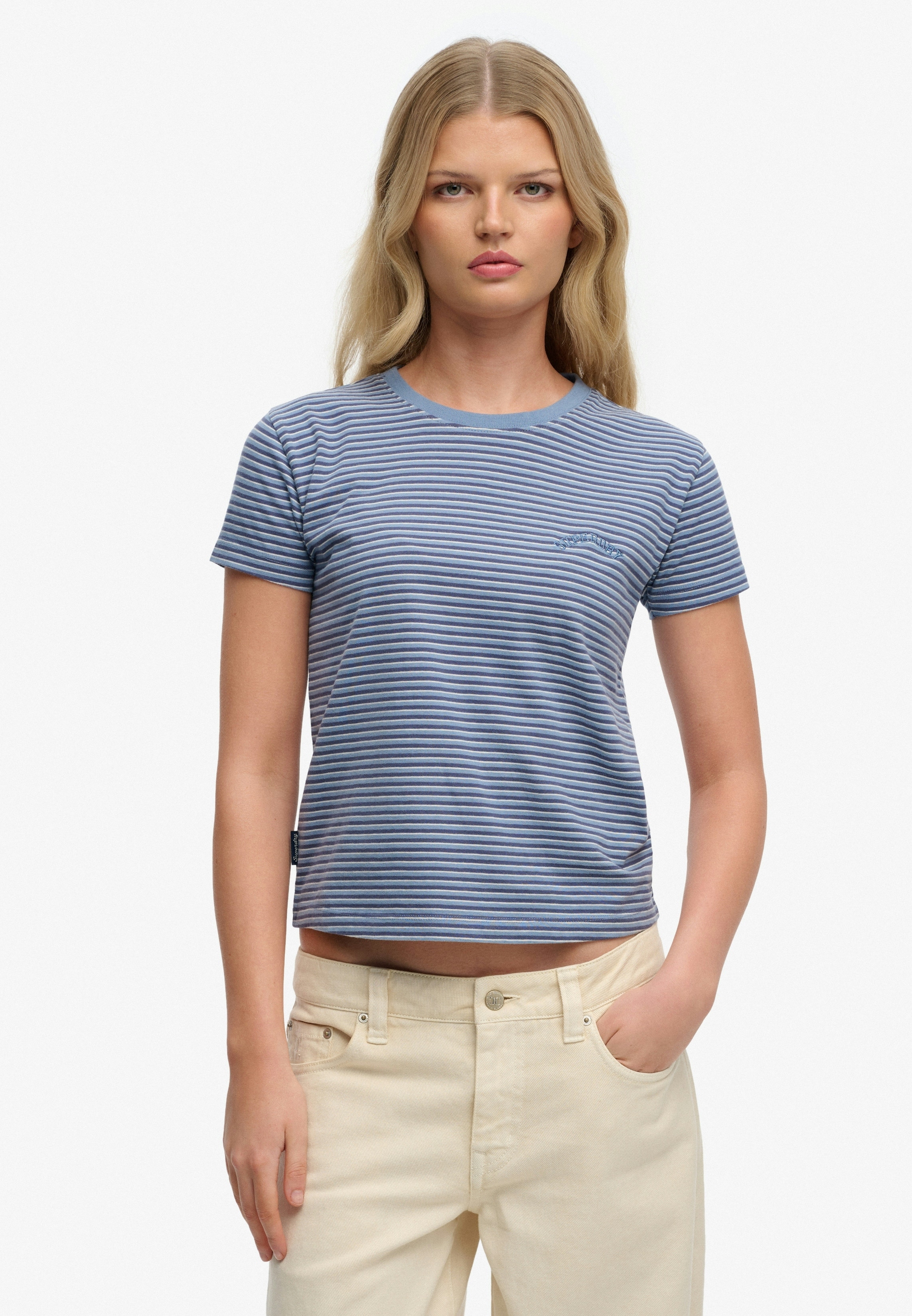Superdry T-Shirt "ESSENTIAL LOGO STR FITTED TEE" angenehmes Tragegefühl durch besonders weiche Haptik