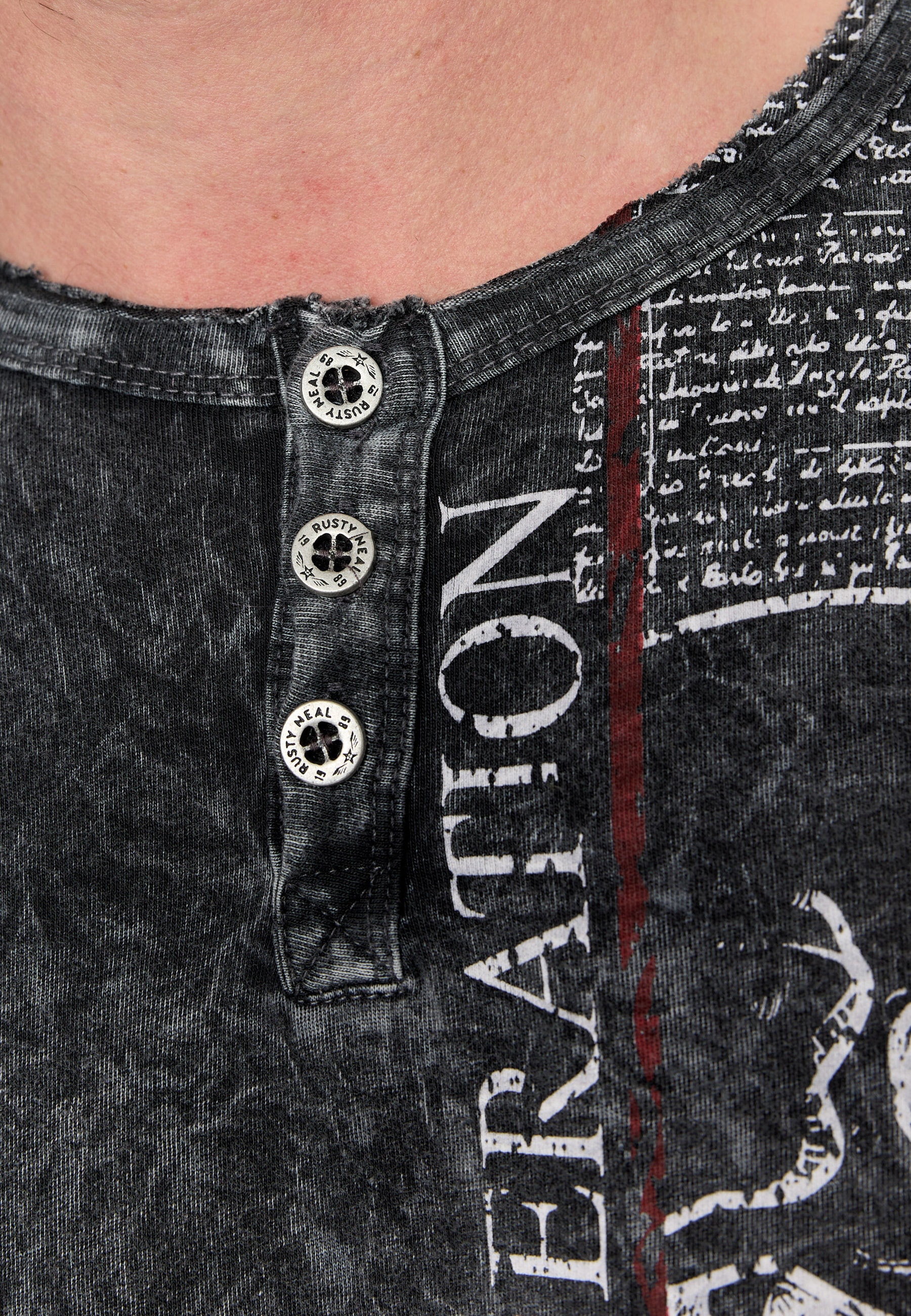 Rusty Neal T-Shirt, im Used-Look mit Allover-Print