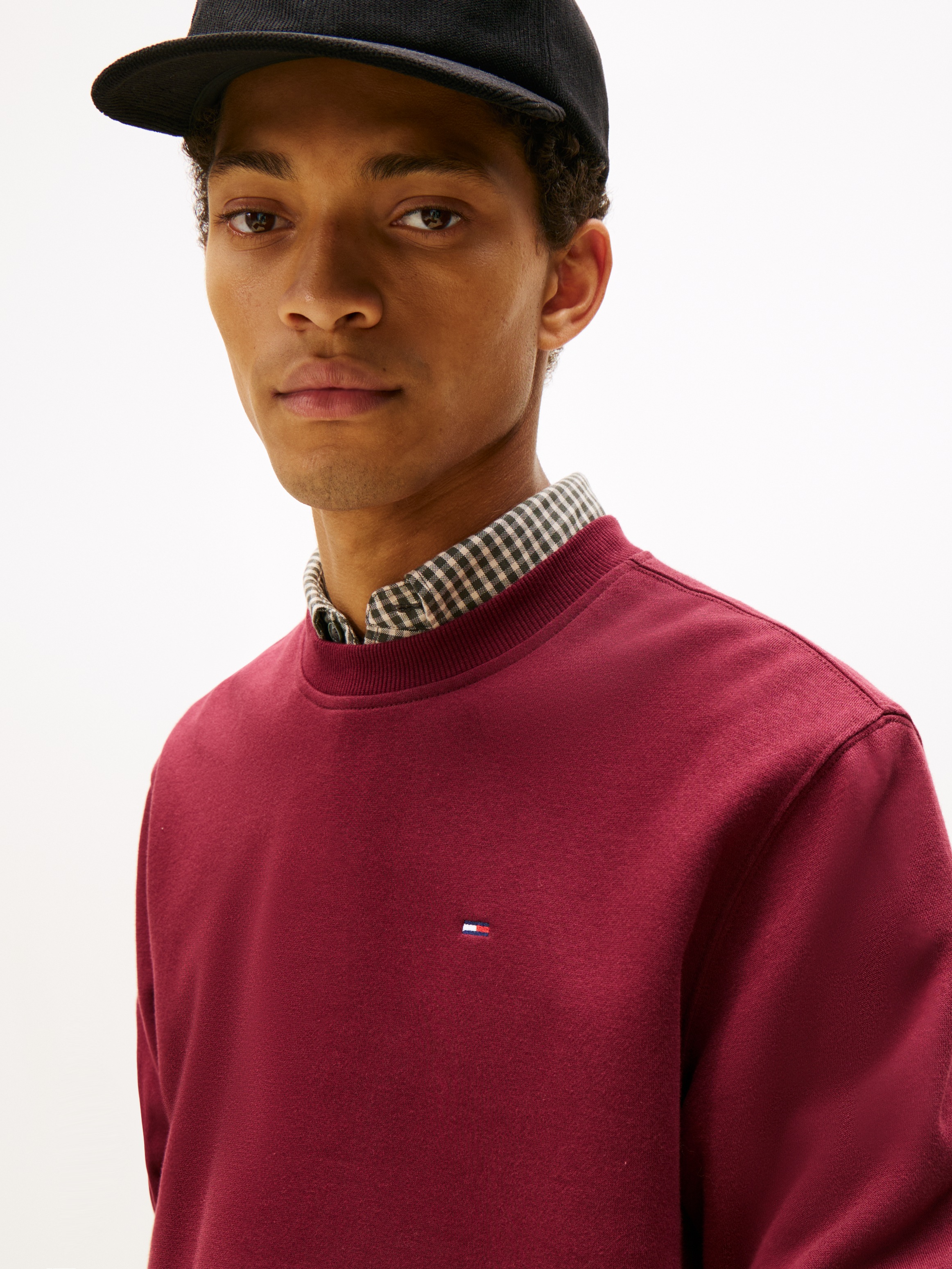 Tommy Jeans "TJM REG S FLAG CREW", Mit besticktem Markenlogo auf Brusthöhe günstig online kaufen