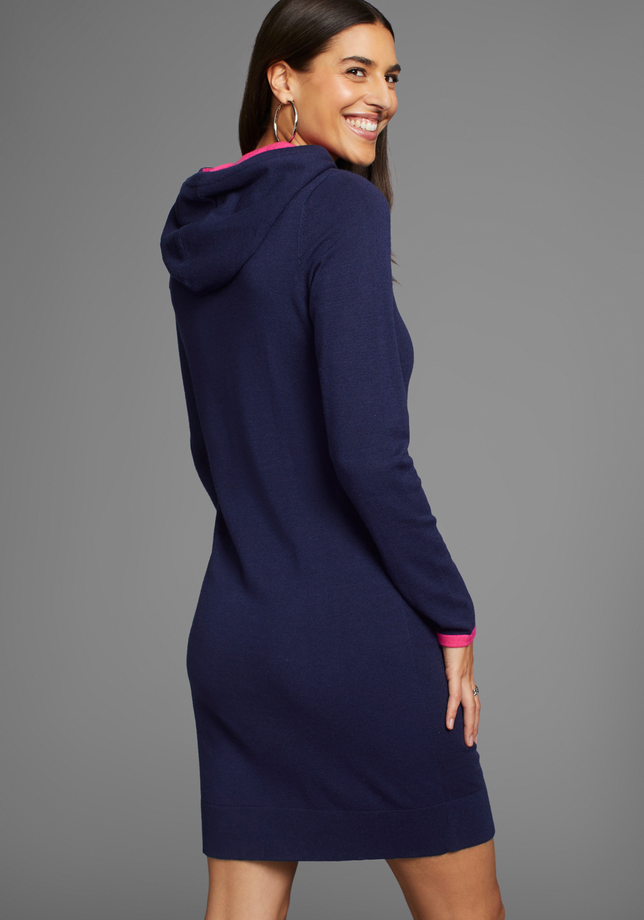 Thumbnail - Laura Scott Strickkleid Ohne Taschen mit Kontrastfarbakzenten und Kapuze