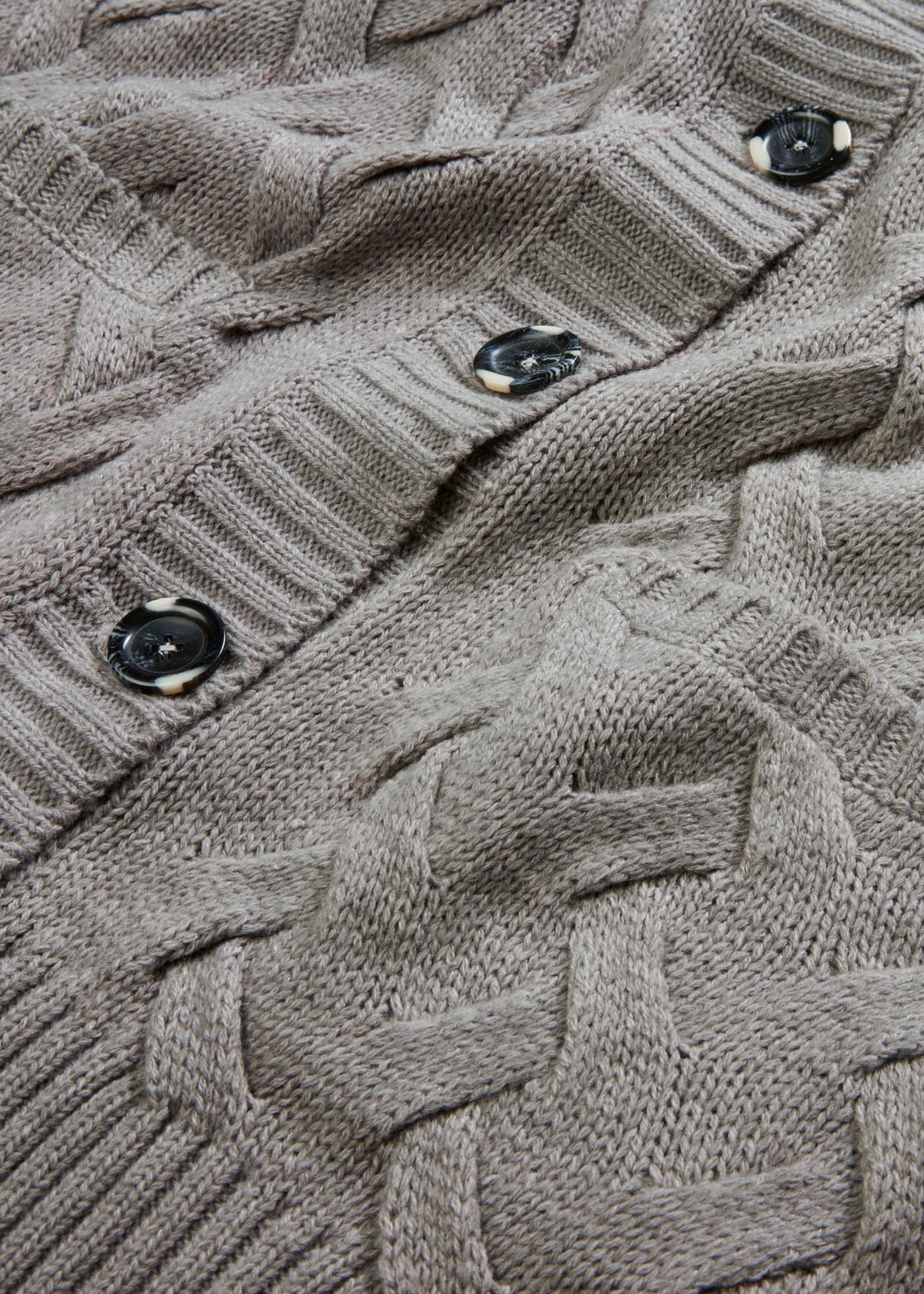 bonprix Longstrickjacke lockere Passform, mit Knopfleiste, mit aufgesetzten Taschen