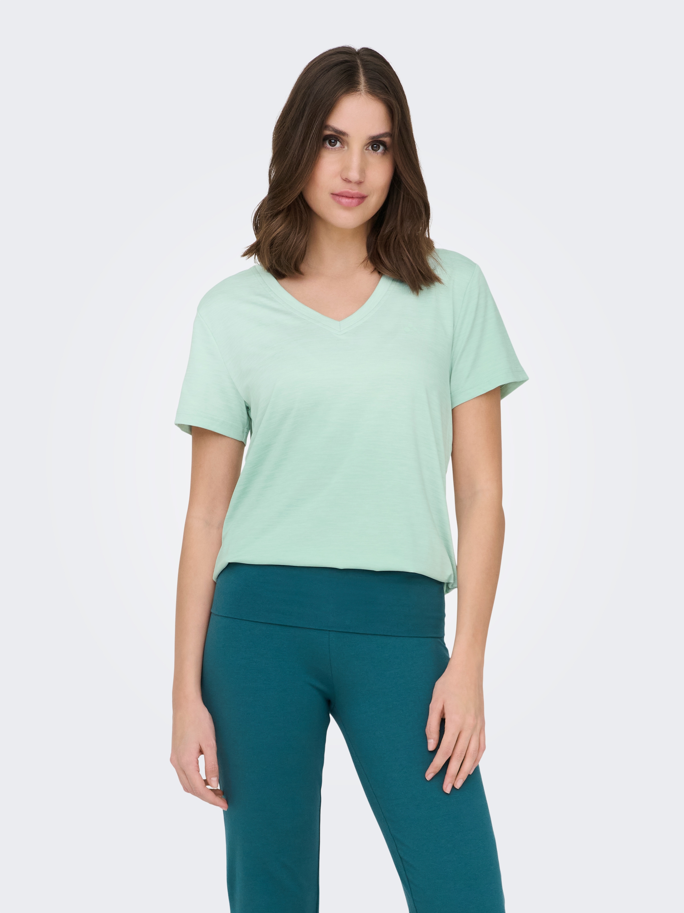 ONLY Play 1100000002199 "ONPCORE LIFE VN SS REG TEE NOOS" mit reflektierenden Details
