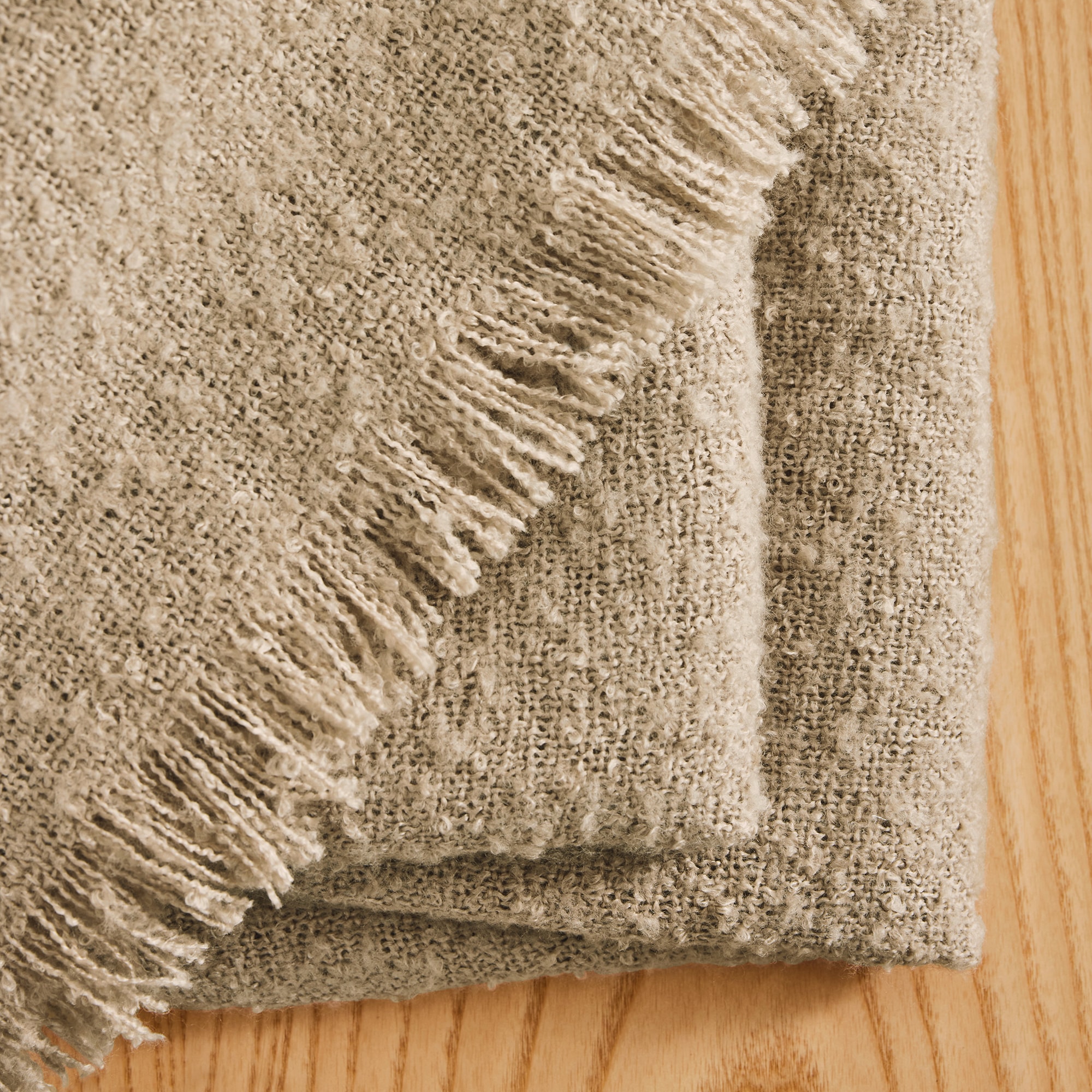 s.Oliver Wohndecke »s.Oliver Boucle Decke«, mit stilvollen Fransen