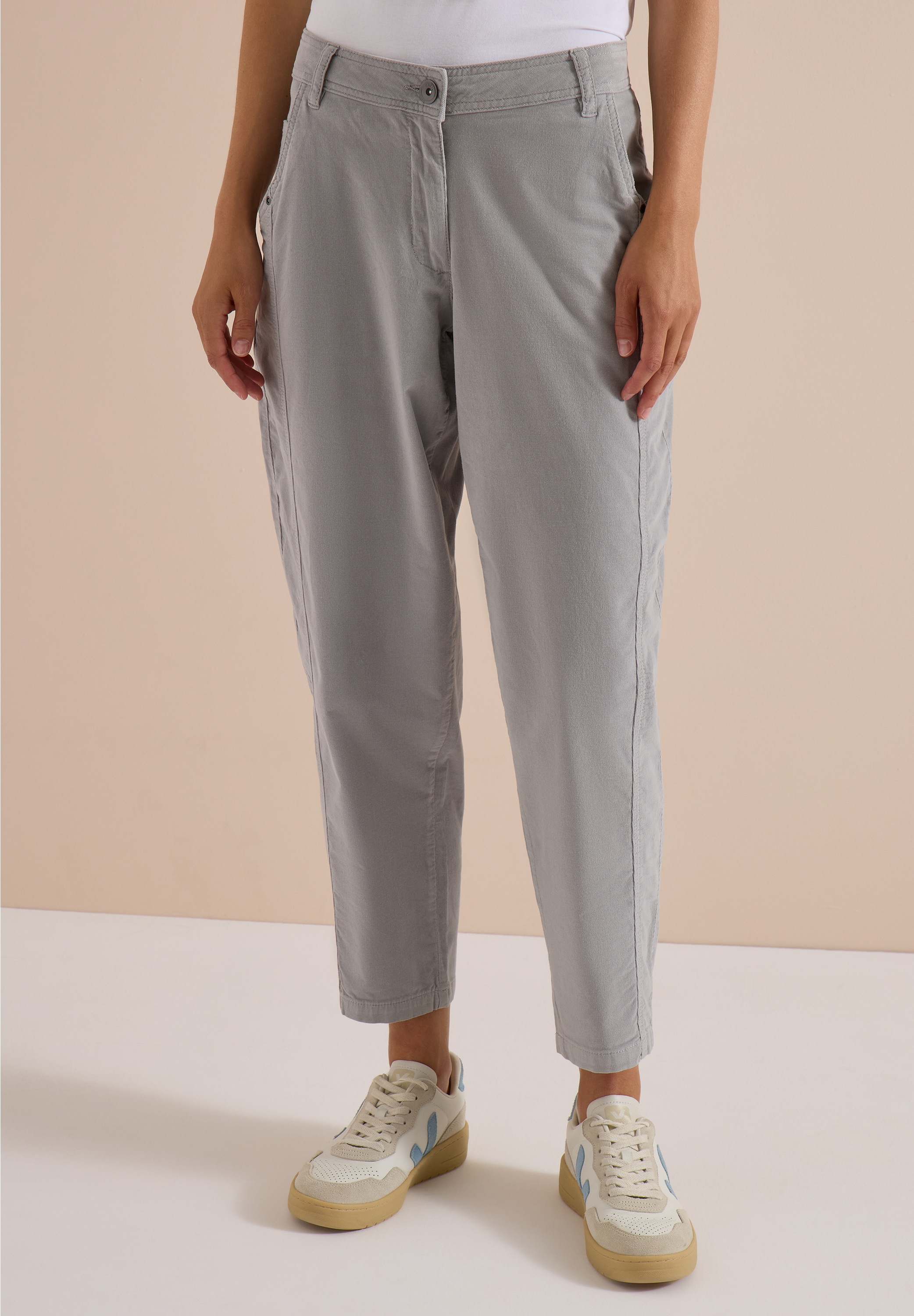 Cecil Cordhose in Cord-Optik