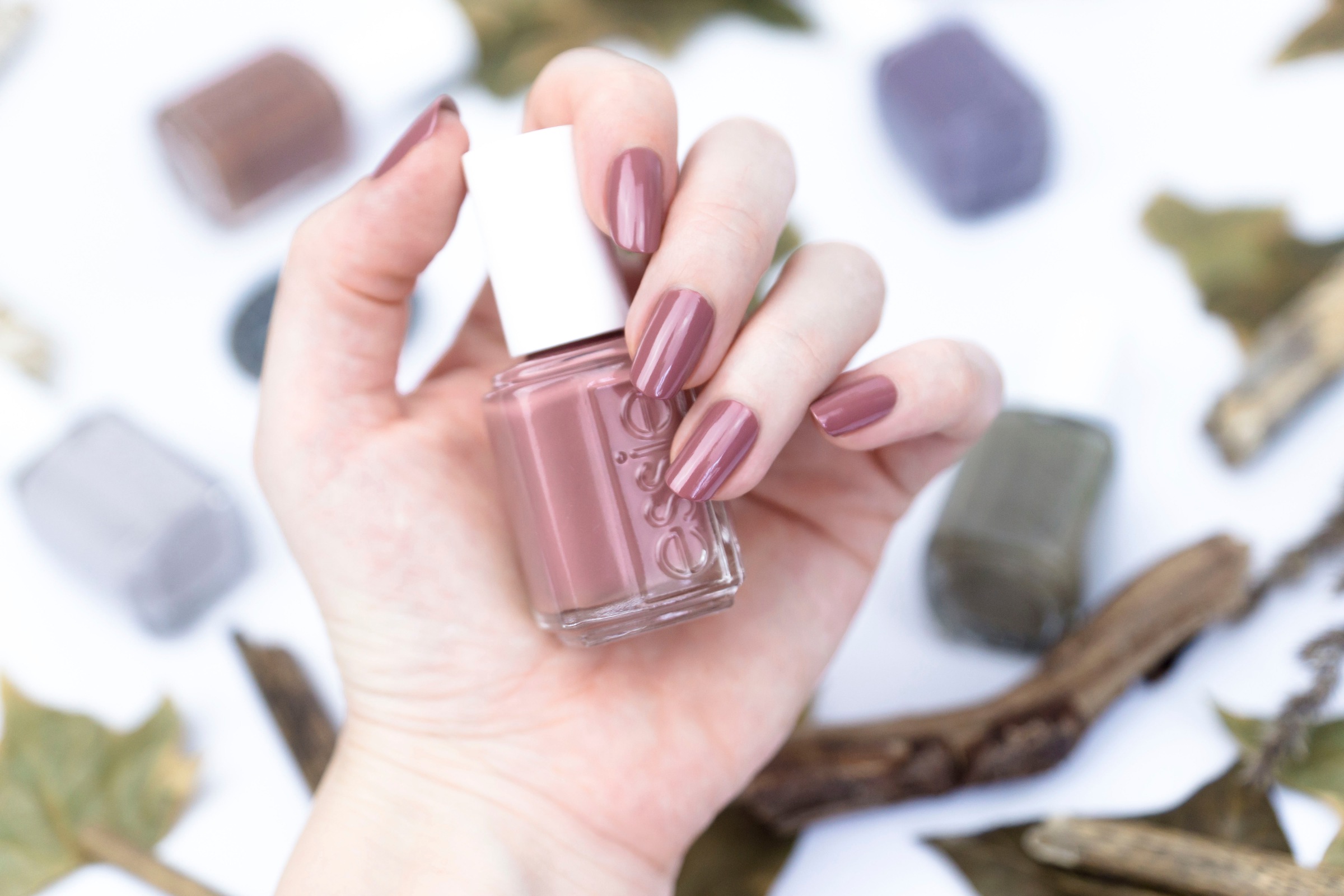 essie Nagellack »Nudetöne«, mit natürlichen Inhaltsstoffen