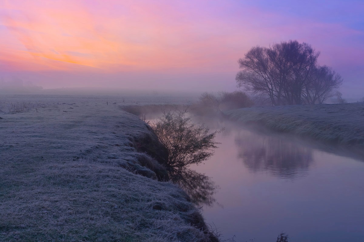 Papermoon Fototapete "Fluss in Winterlandschaft"